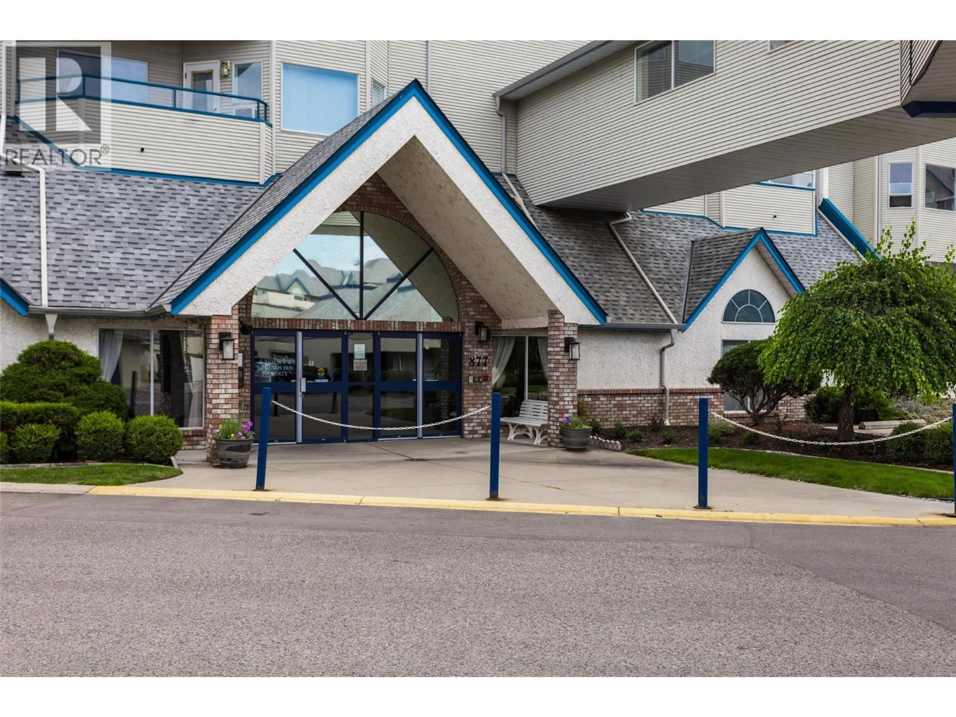 Indoor foyer for 125 - 877 KLO ROAD, Kelowna British Columbia V1Y9R1