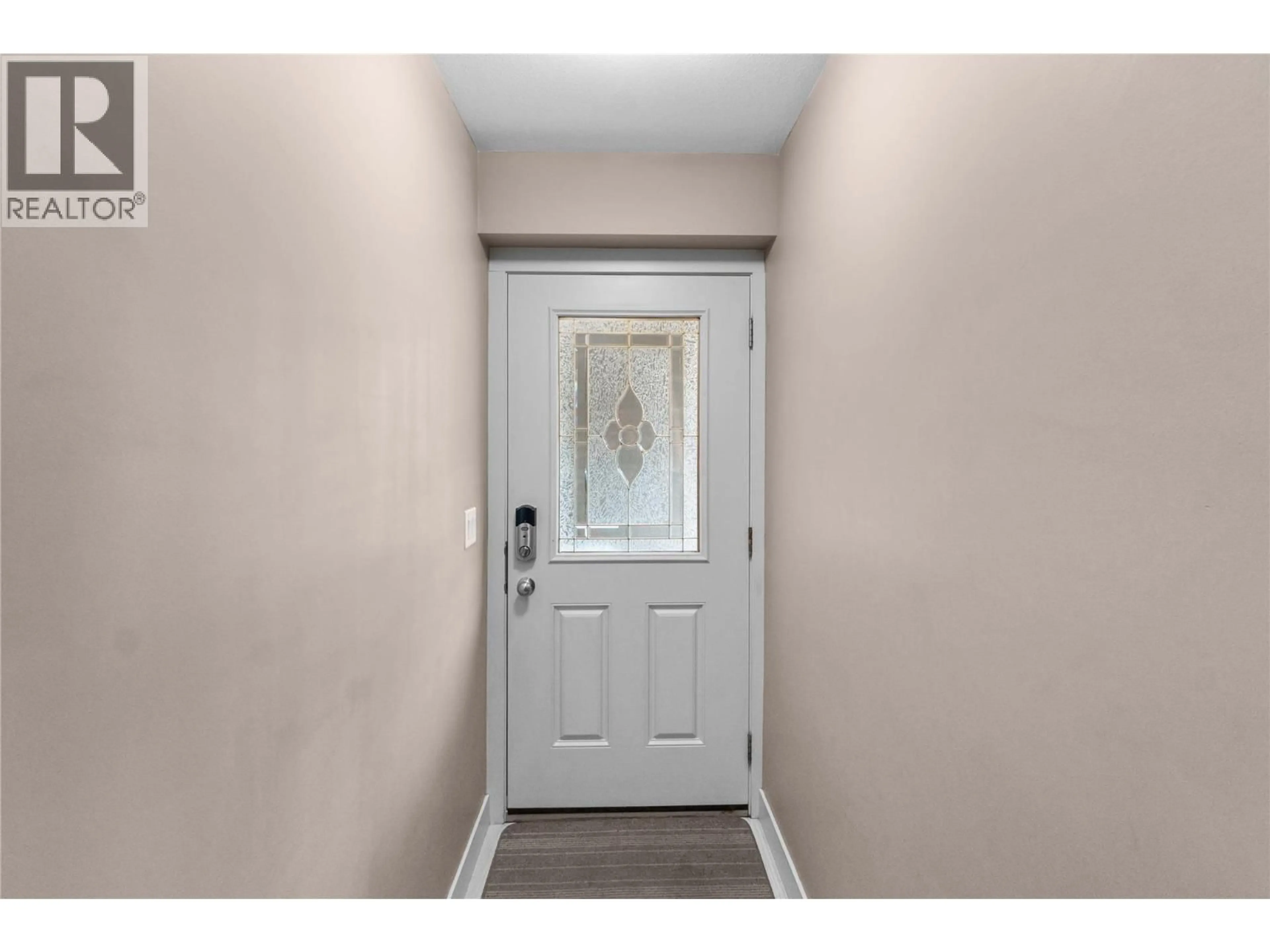 Indoor entryway for 405 - 1449 1 AVENUE NORTHEAST, Salmon Arm British Columbia V1E0C4