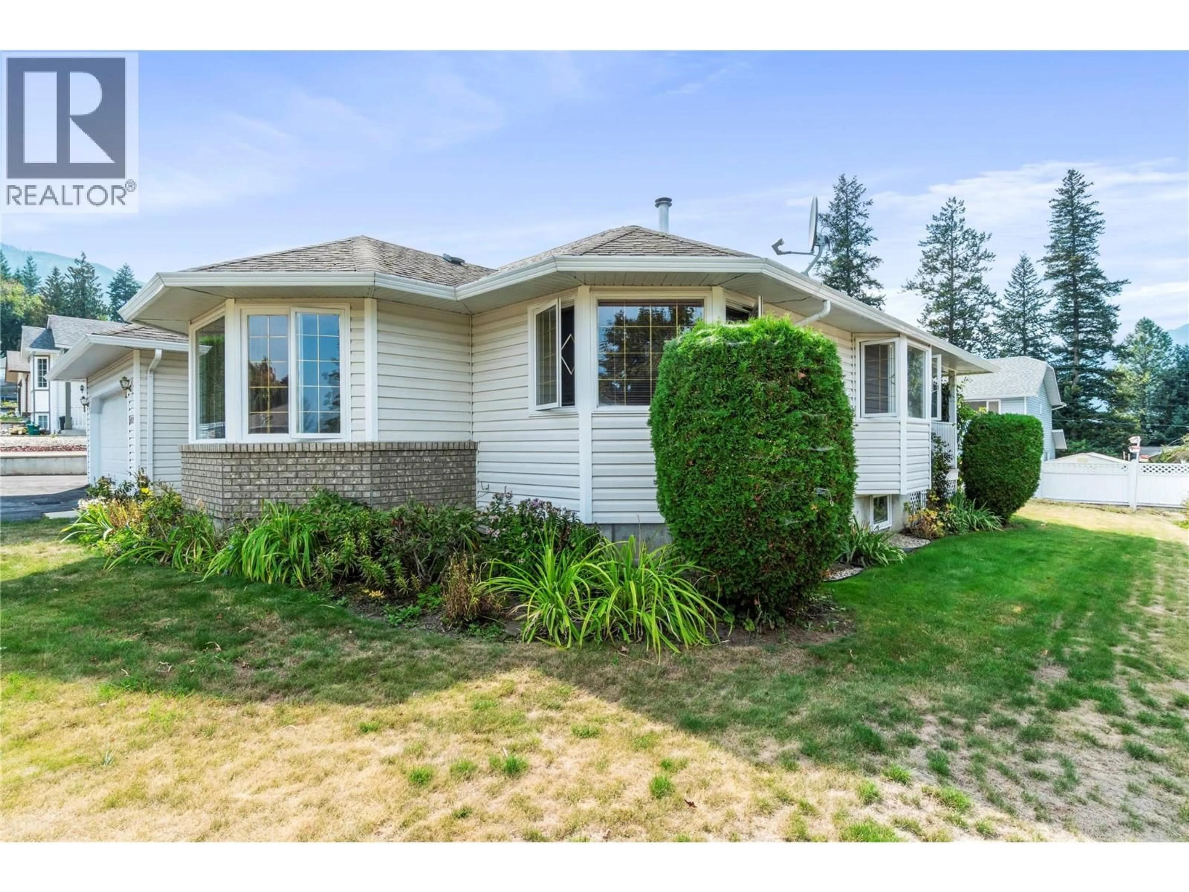 Home with vinyl exterior material, street for 2081 13TH STREET SOUTHWEST, Salmon Arm British Columbia V1E1L6