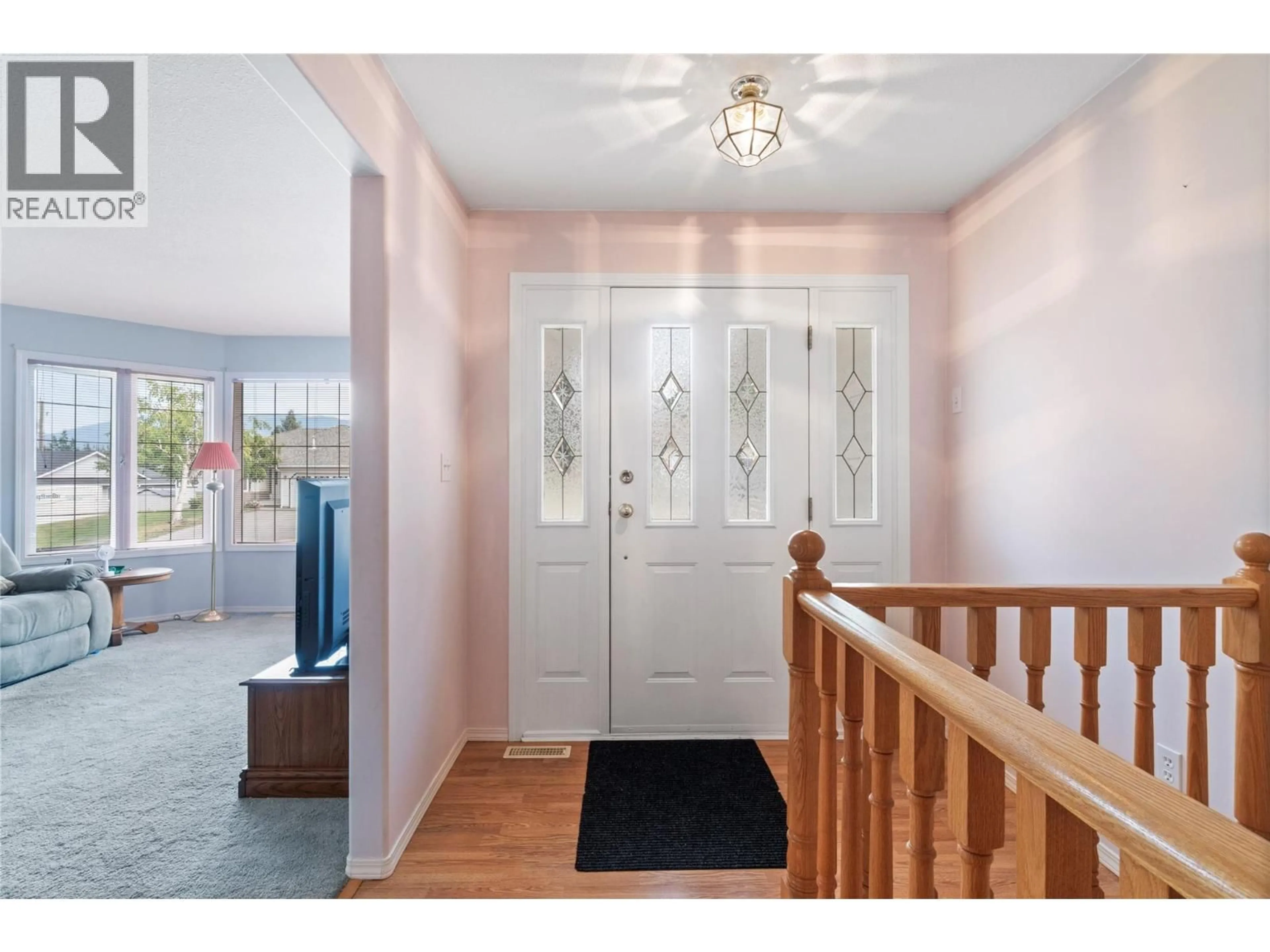 Indoor entryway for 2081 13TH STREET SOUTHWEST, Salmon Arm British Columbia V1E1L6