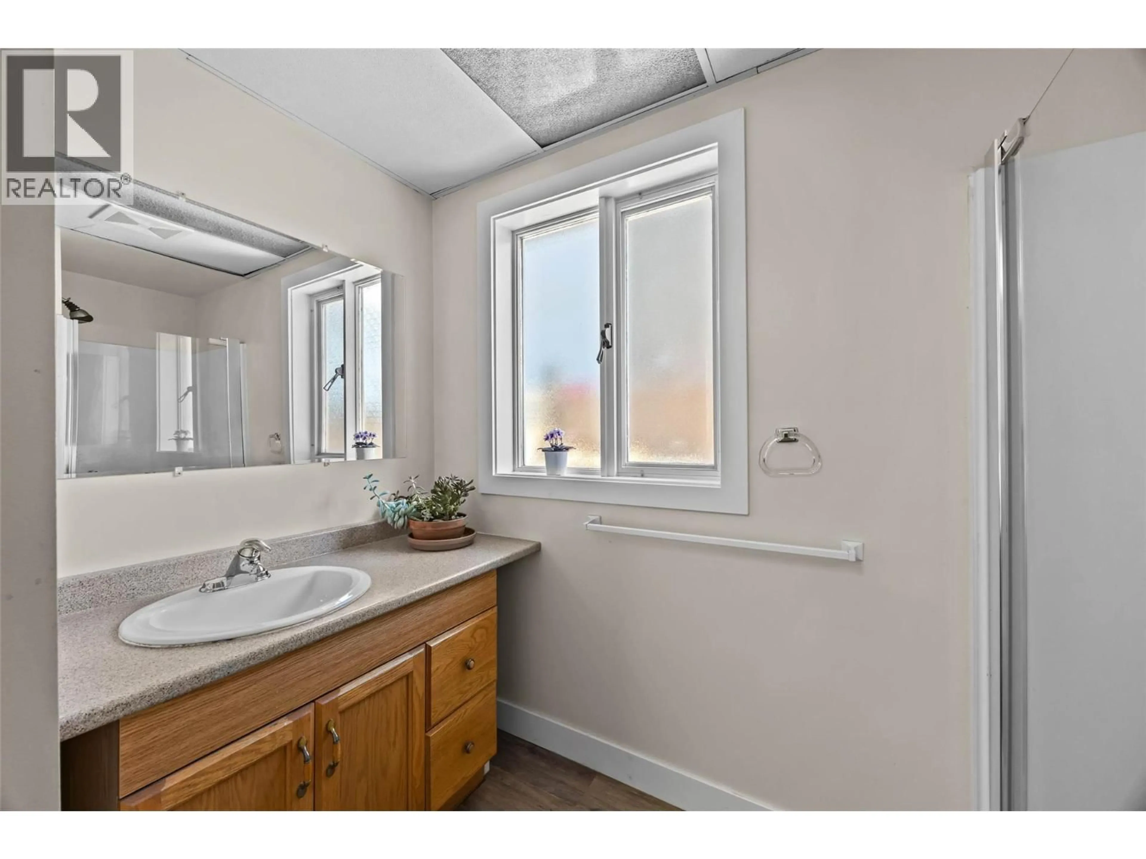 Standard bathroom, ceramic/tile floor for 4061 DAVIE ROAD, Kamloops British Columbia V2H1K8