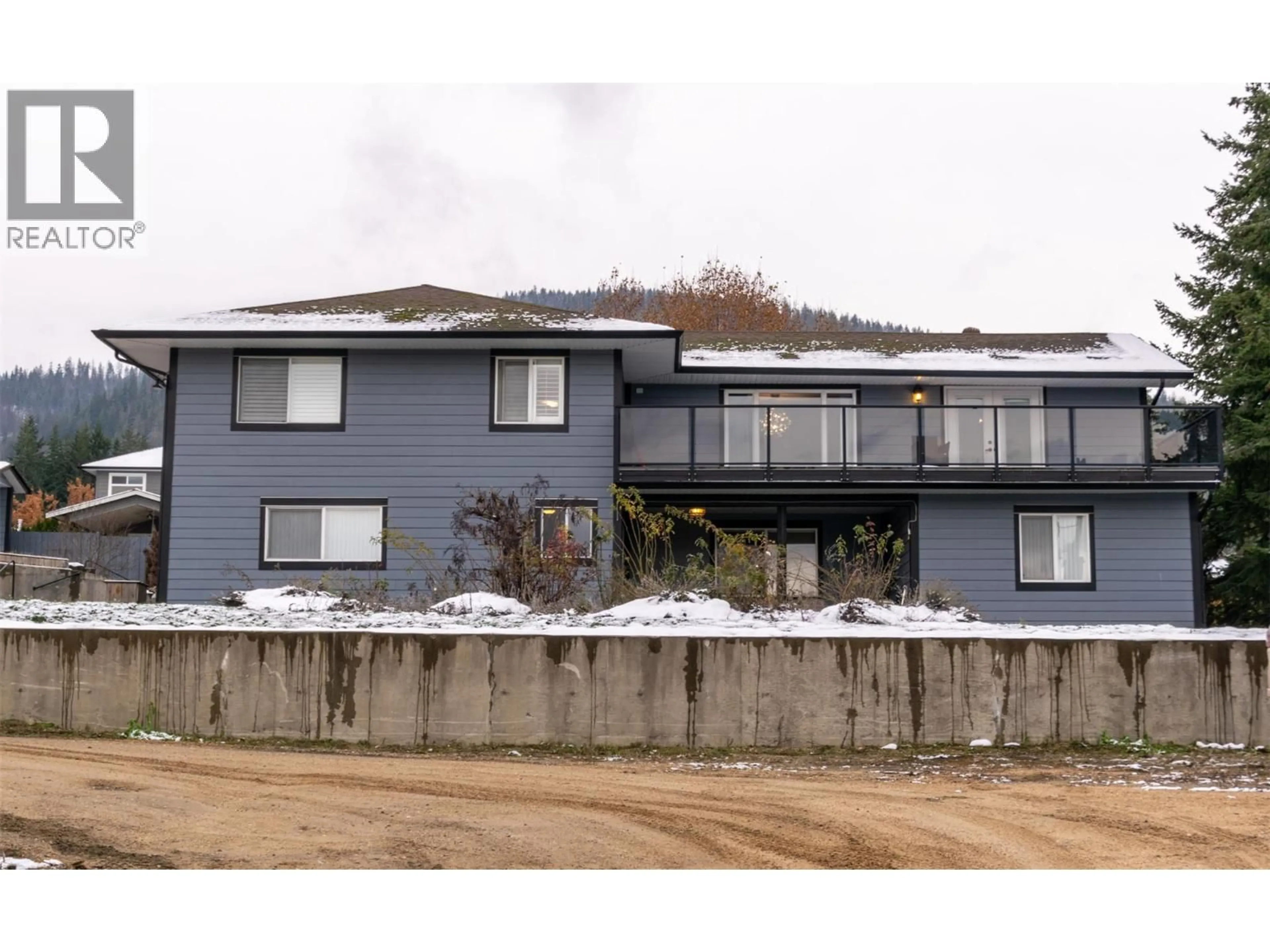 Home with vinyl exterior material, unknown for 1350 13 AVENUE SOUTHEAST, Salmon Arm British Columbia V1E2G7