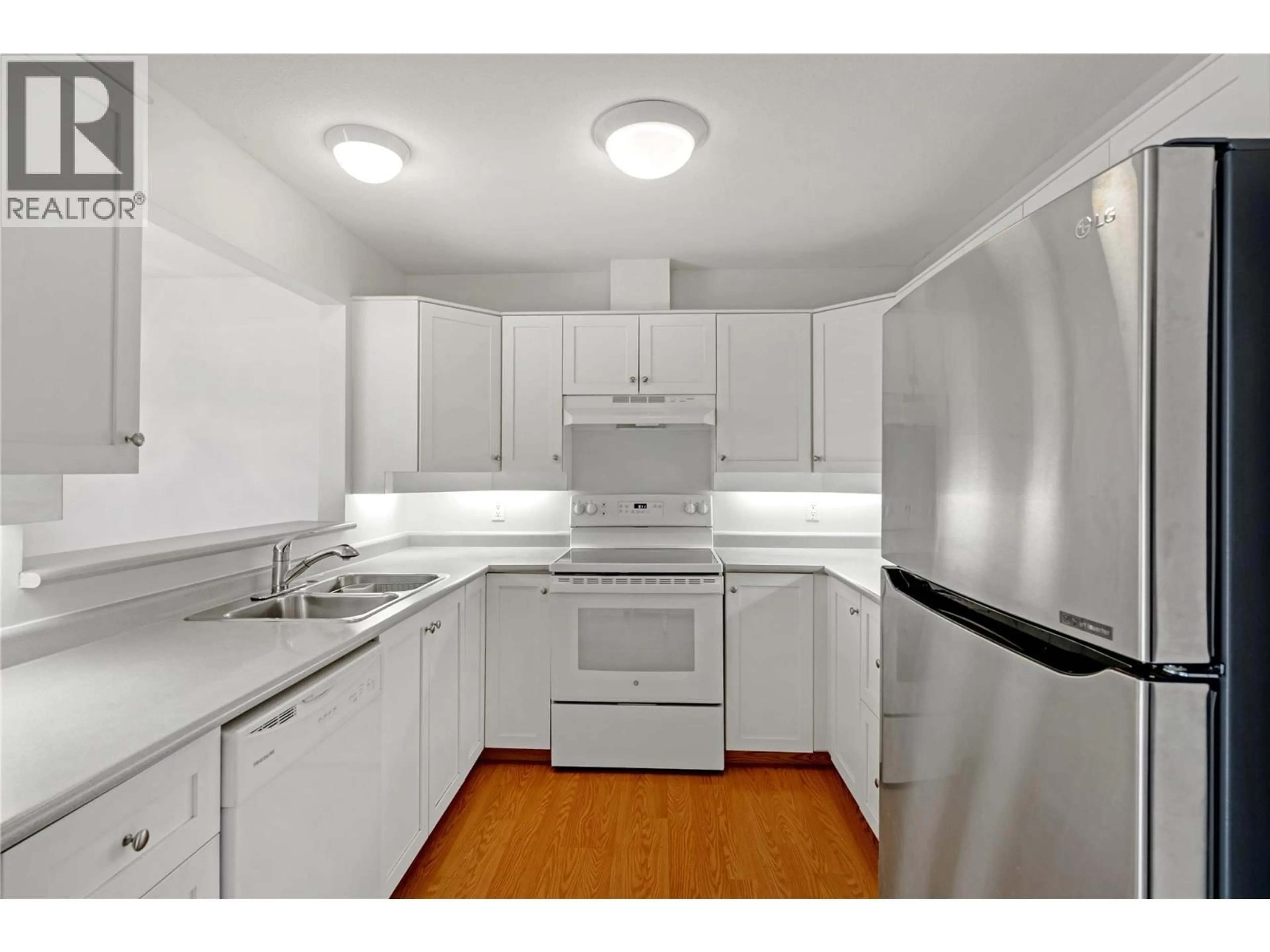 Standard kitchen, unknown for 210 - 3283 CASORSO ROAD, Kelowna British Columbia V1W3L6