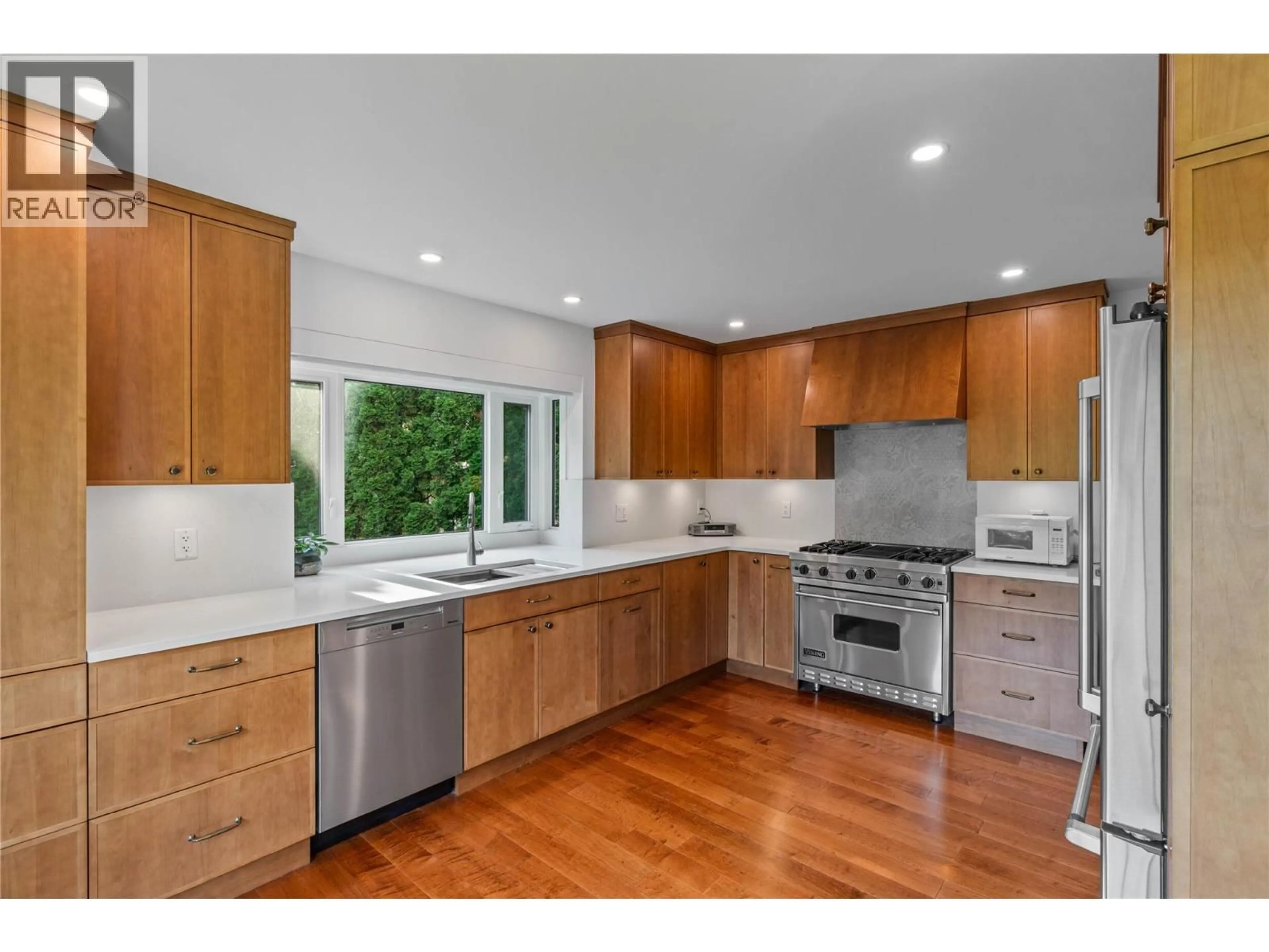 Open concept kitchen, wood/laminate floor for 2269 PARK DRIVE, Kamloops British Columbia V2C4P7