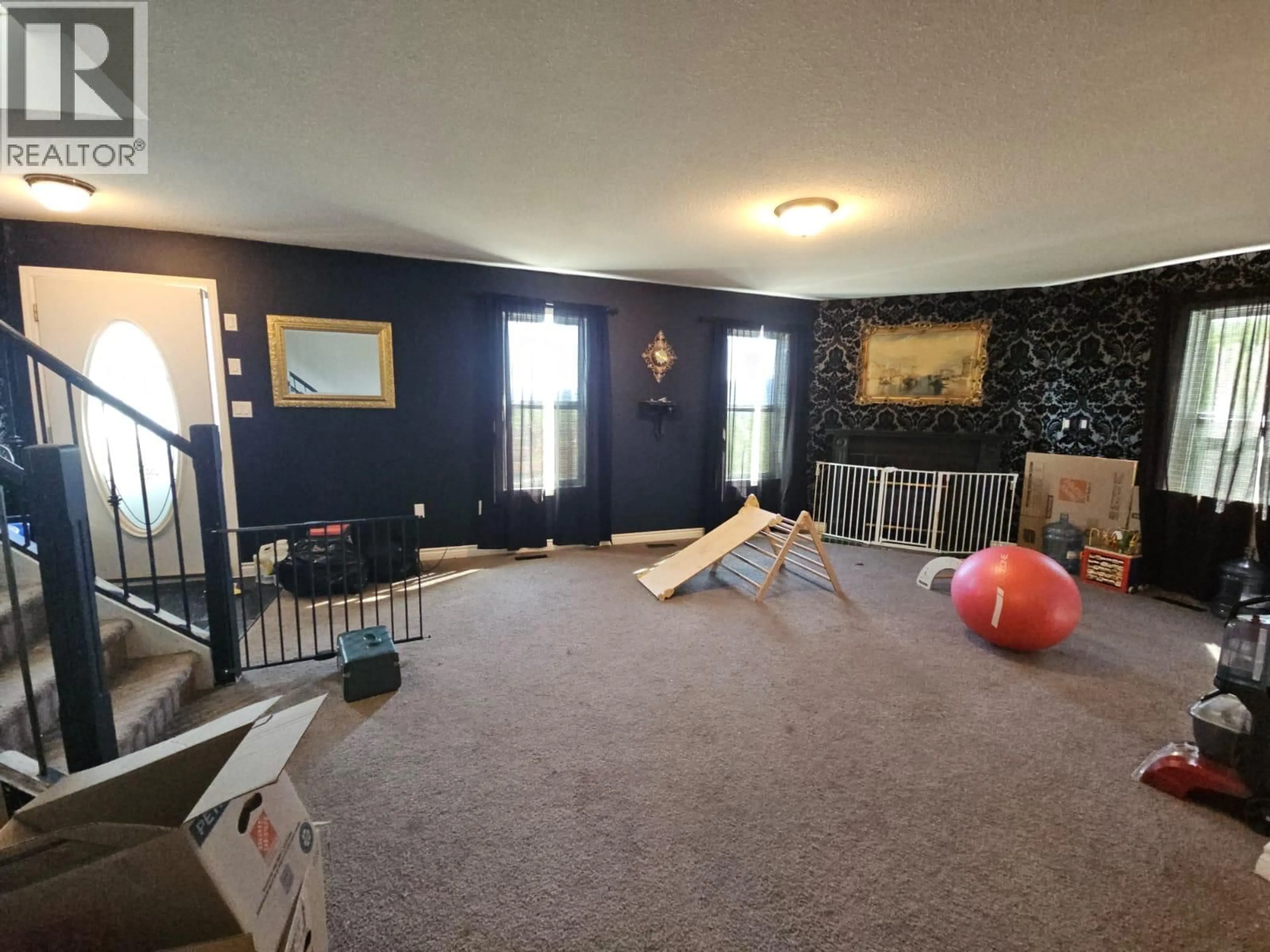 A pic of a room for 5200 45 AVENUE, Chetwynd British Columbia V0C1J0