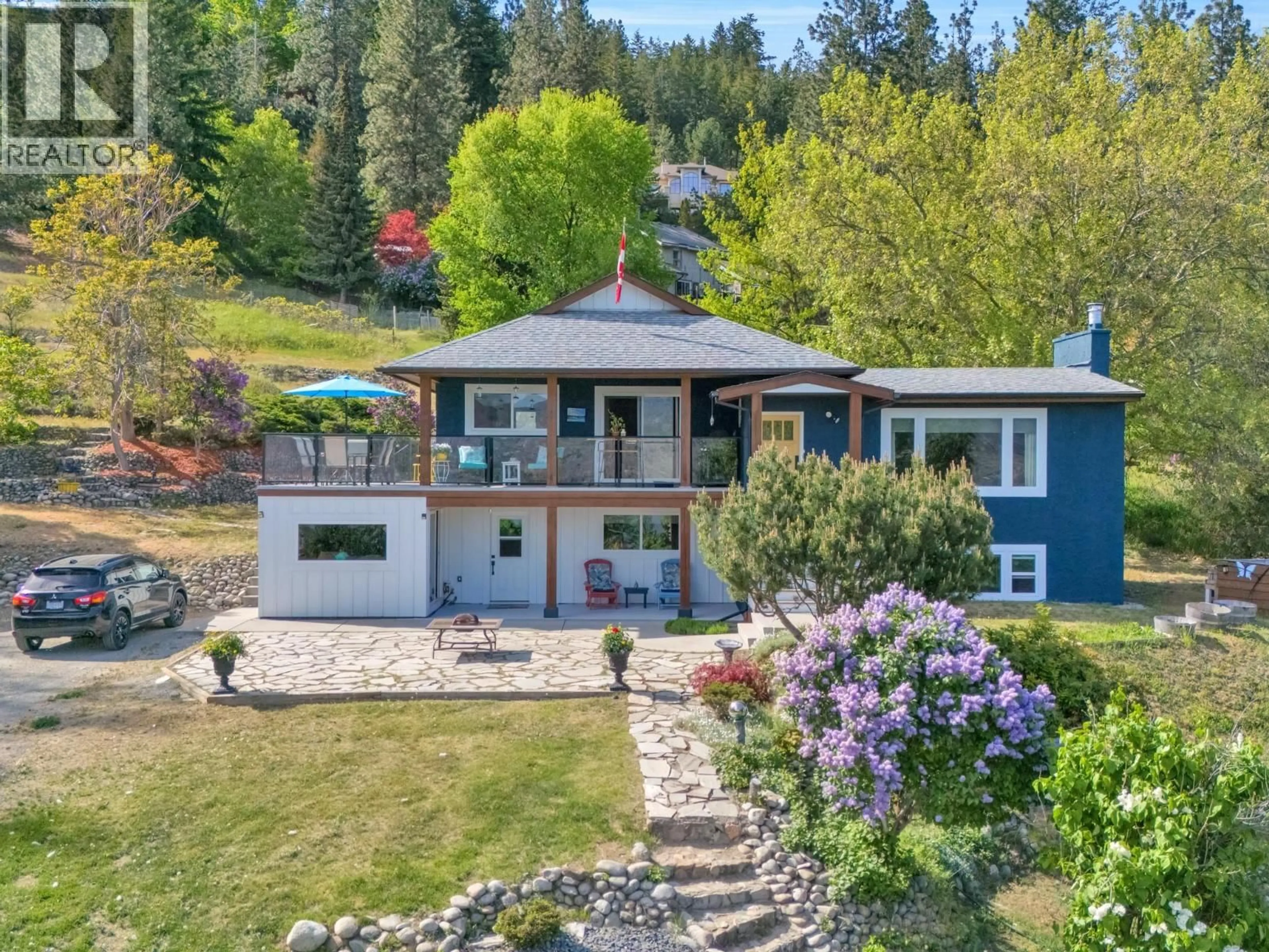A pic from outside/outdoor area/front of a property/back of a property/a pic from drone, water/lake/river/ocean view for 6090 SOMERSET AVENUE, Peachland British Columbia V0H1X4