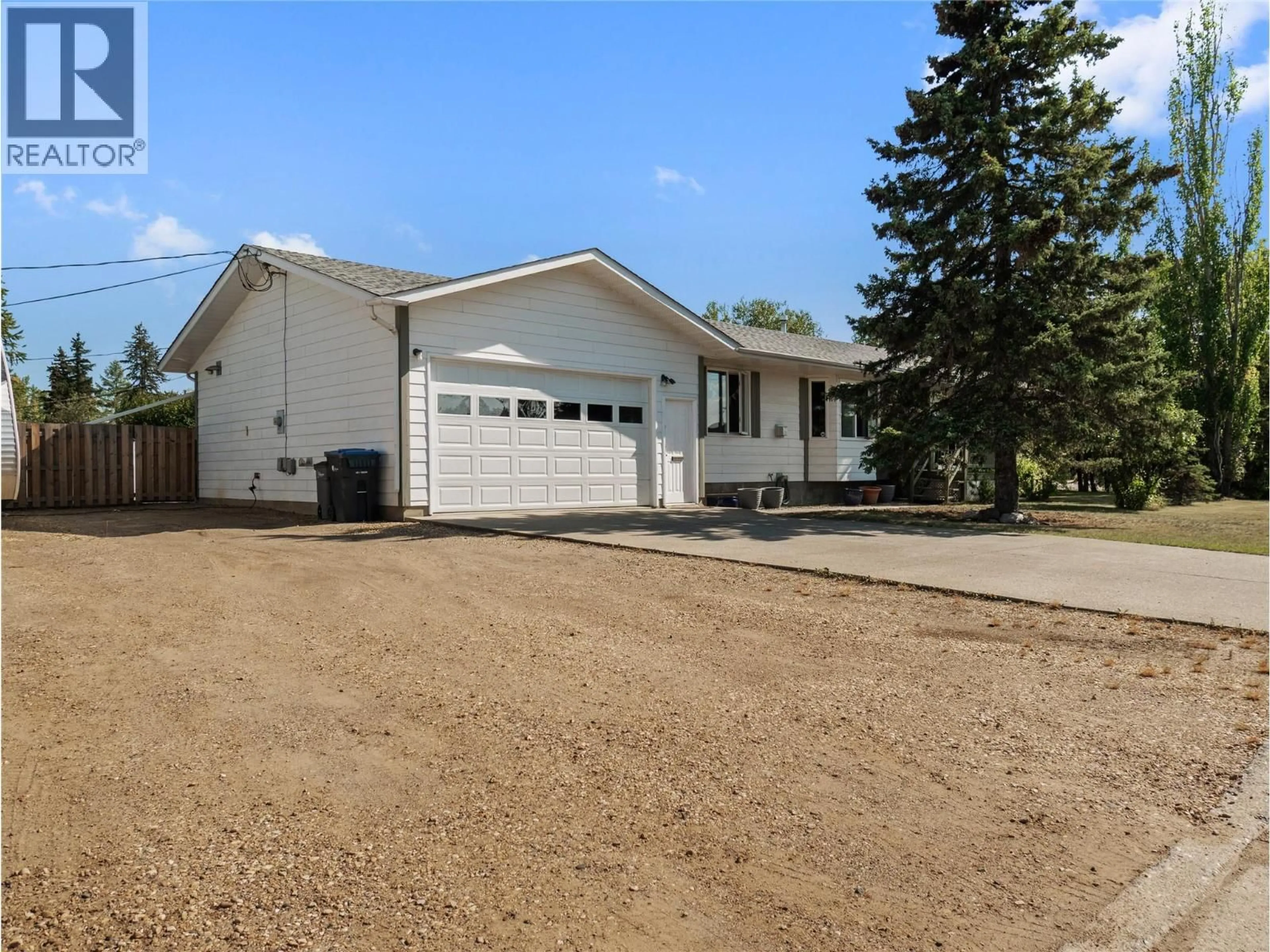 Home with vinyl exterior material, street for 1334 108 AVENUE, Dawson Creek British Columbia V1G2T1