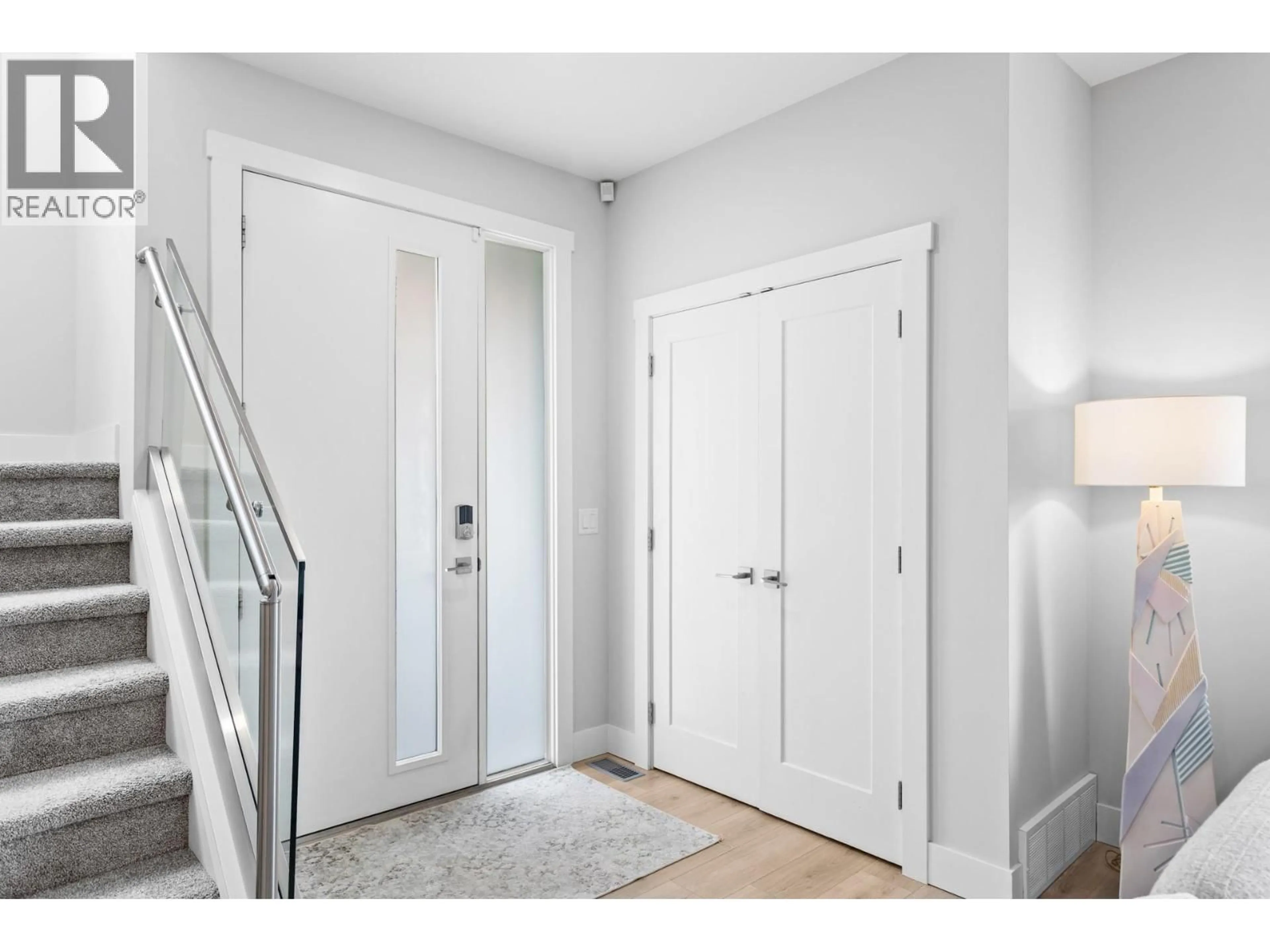 Indoor entryway for 1 - 115 WYNDHAM CRESCENT, Kelowna British Columbia V1V1Z2