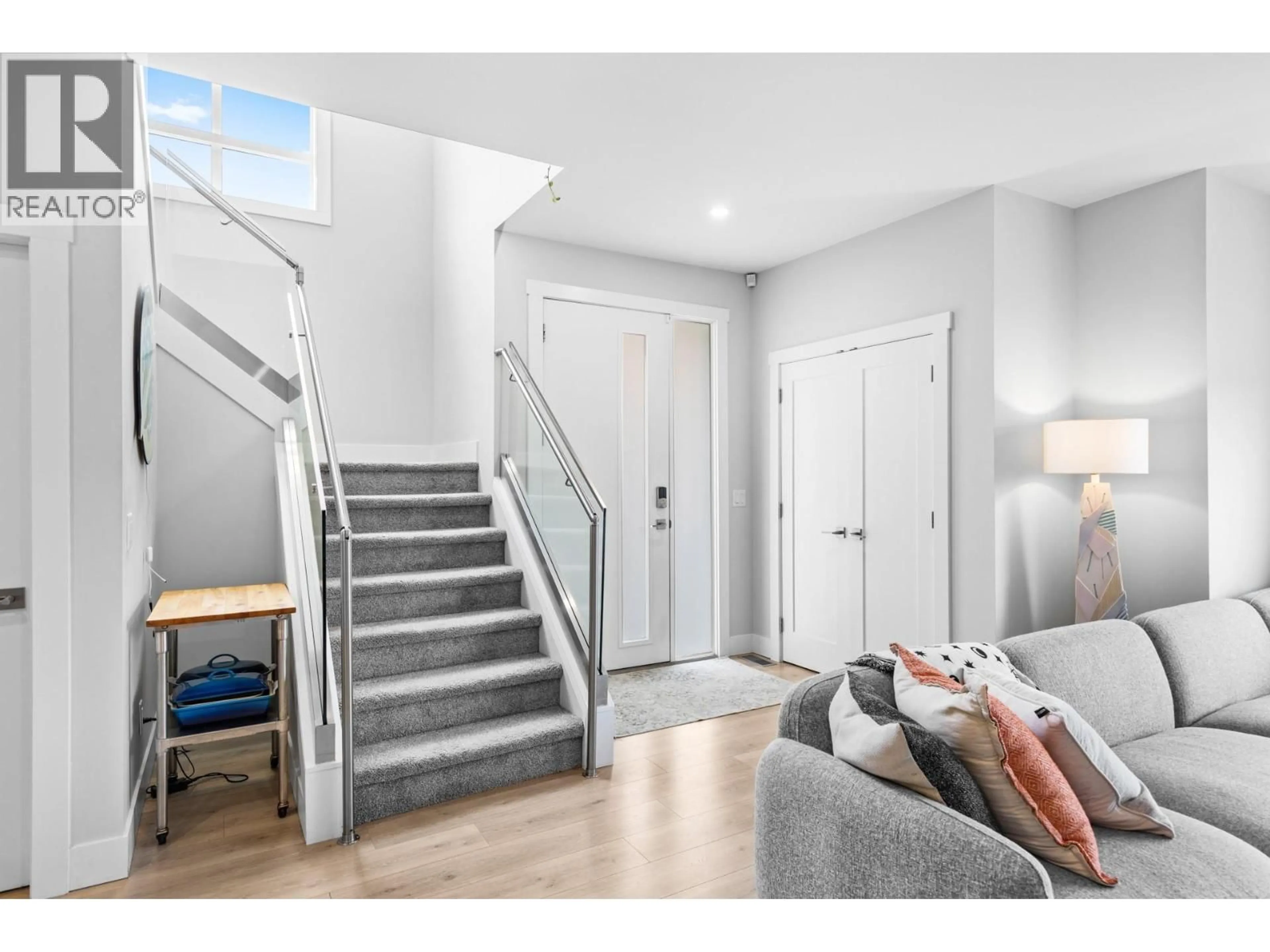 Indoor entryway for 1 - 115 WYNDHAM CRESCENT, Kelowna British Columbia V1V1Z2