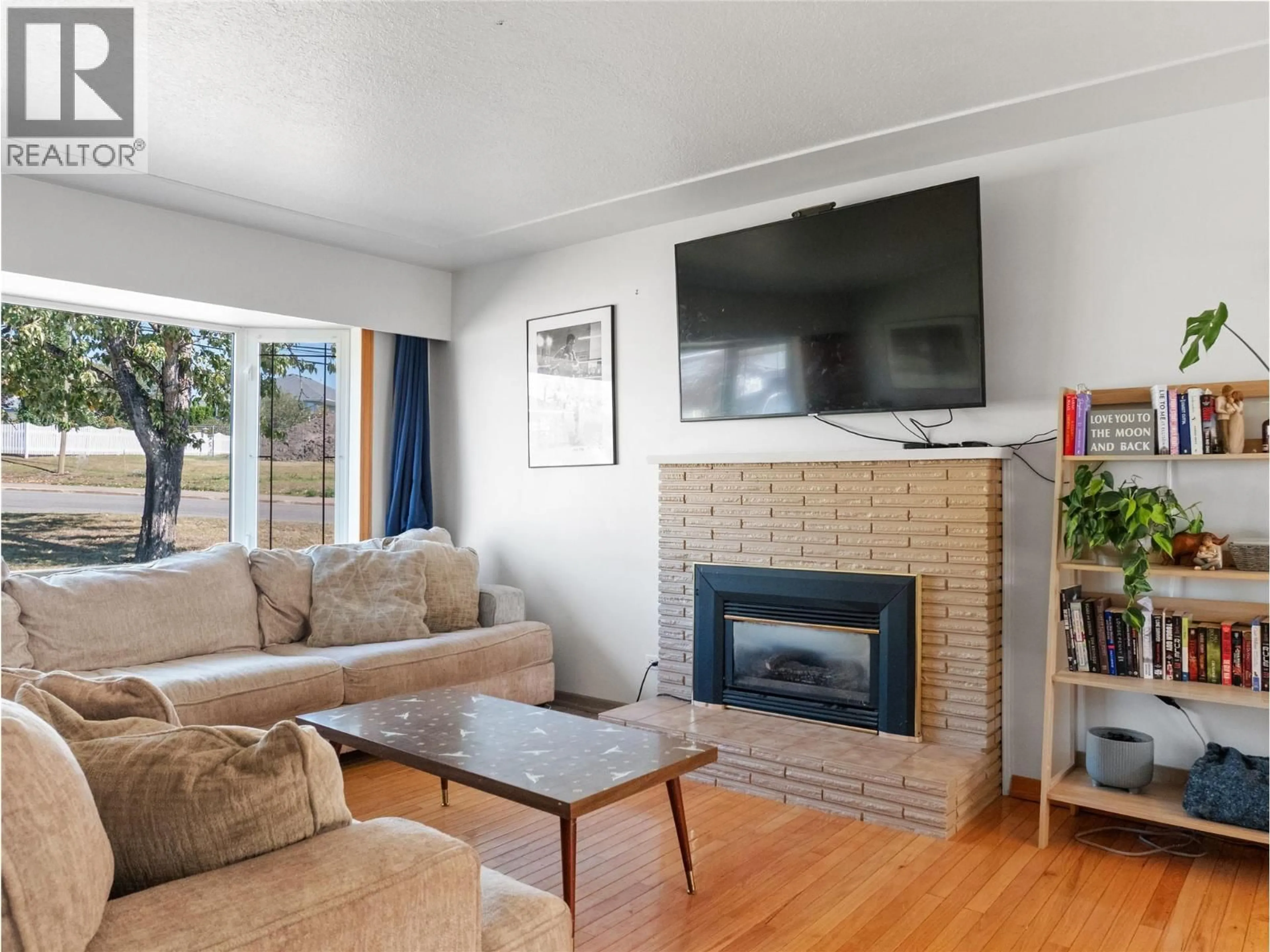 Living room with furniture, wood/laminate floor for 1713 92 AVENUE, Dawson Creek British Columbia V1G1C6