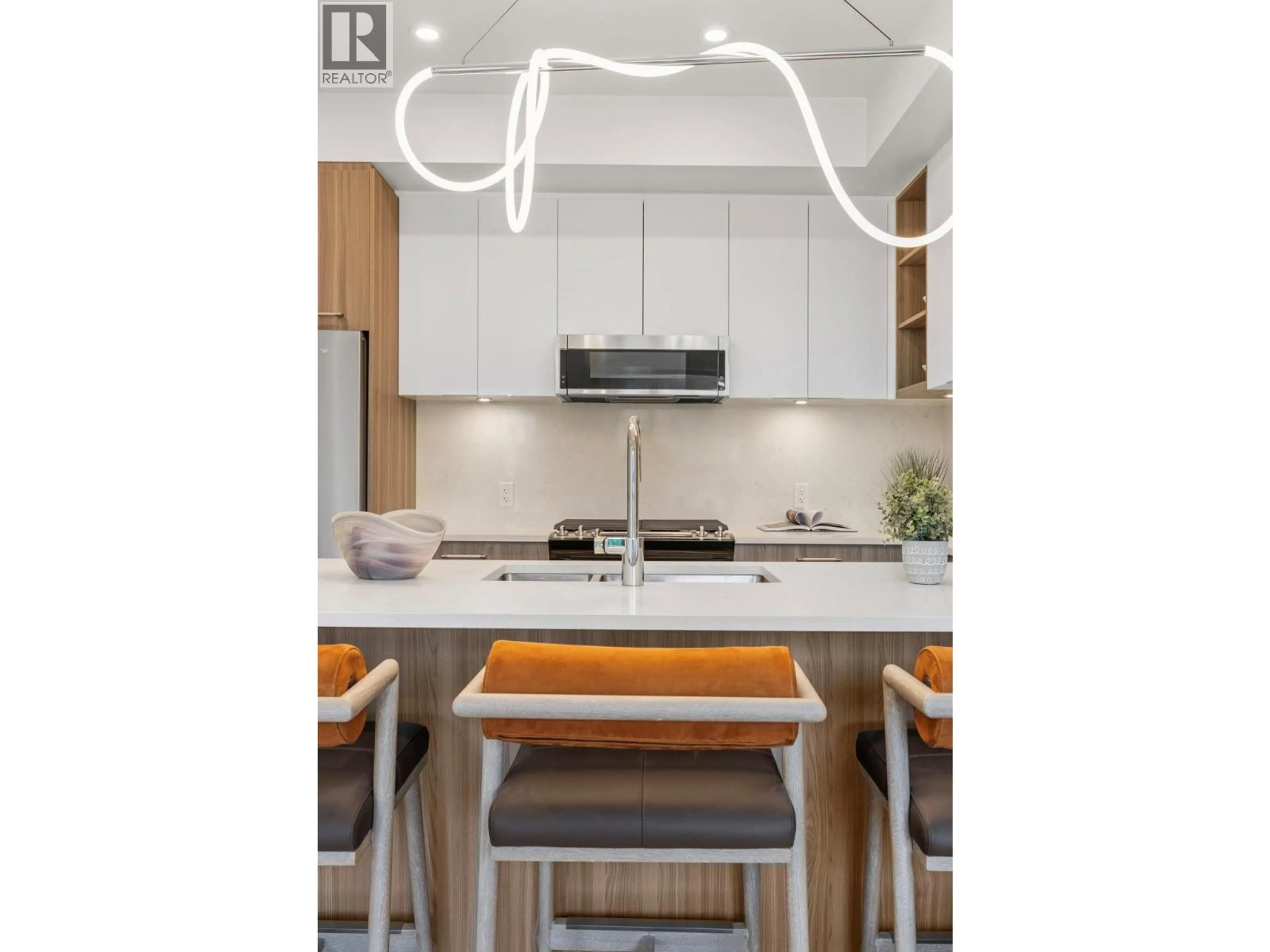 Contemporary kitchen, wood/laminate floor for 204 - 660 BOYNTON PLACE, Kelowna British Columbia V1V3B8