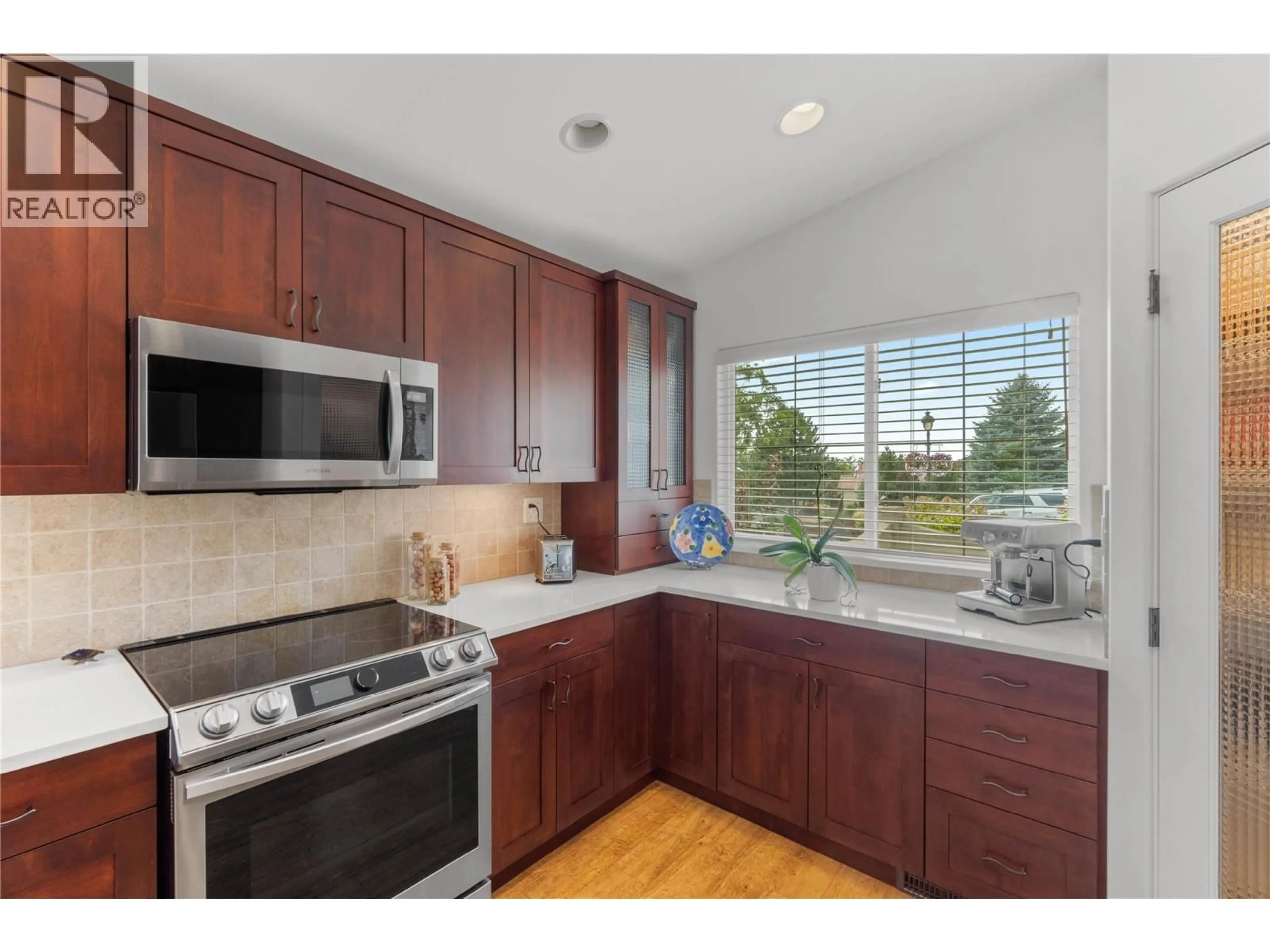 Standard kitchen, unknown for 728 ROSEWOOD CRESCENT, Kamloops British Columbia V2H1S3