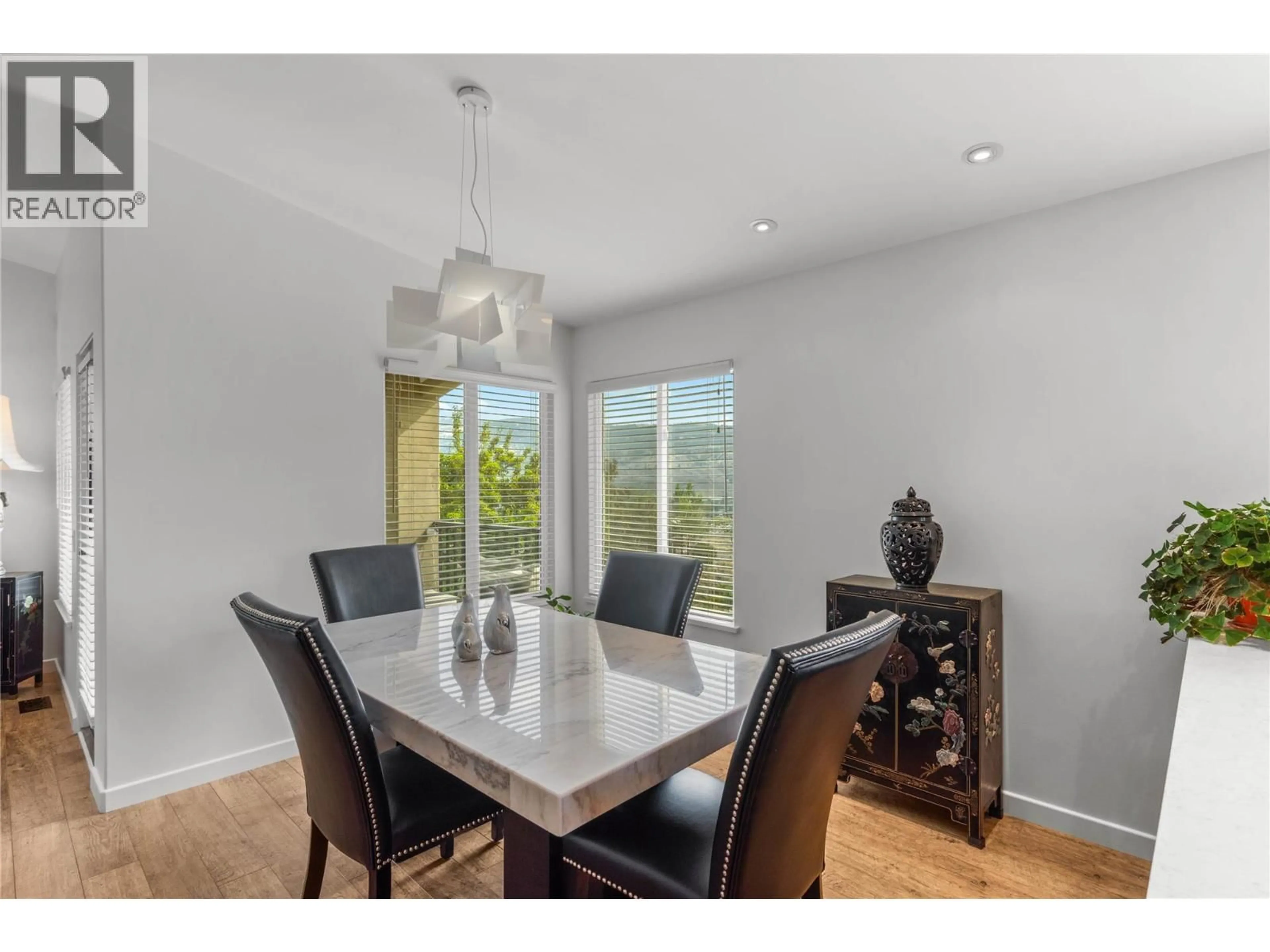 Dining room, wood/laminate floor for 728 ROSEWOOD CRESCENT, Kamloops British Columbia V2H1S3
