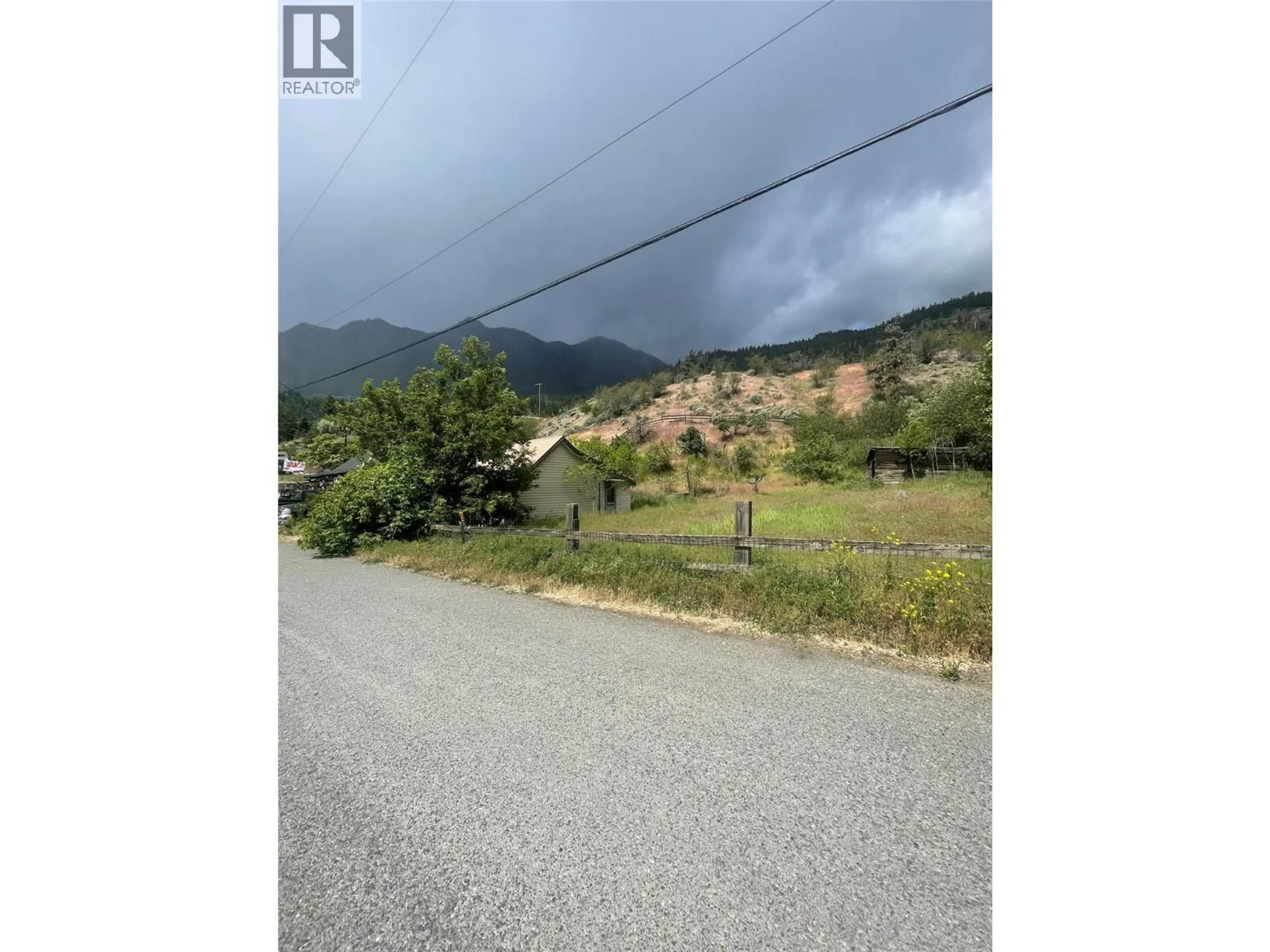 Parking for 685 RUSSELL LANE, Lillooet British Columbia V0K1V0