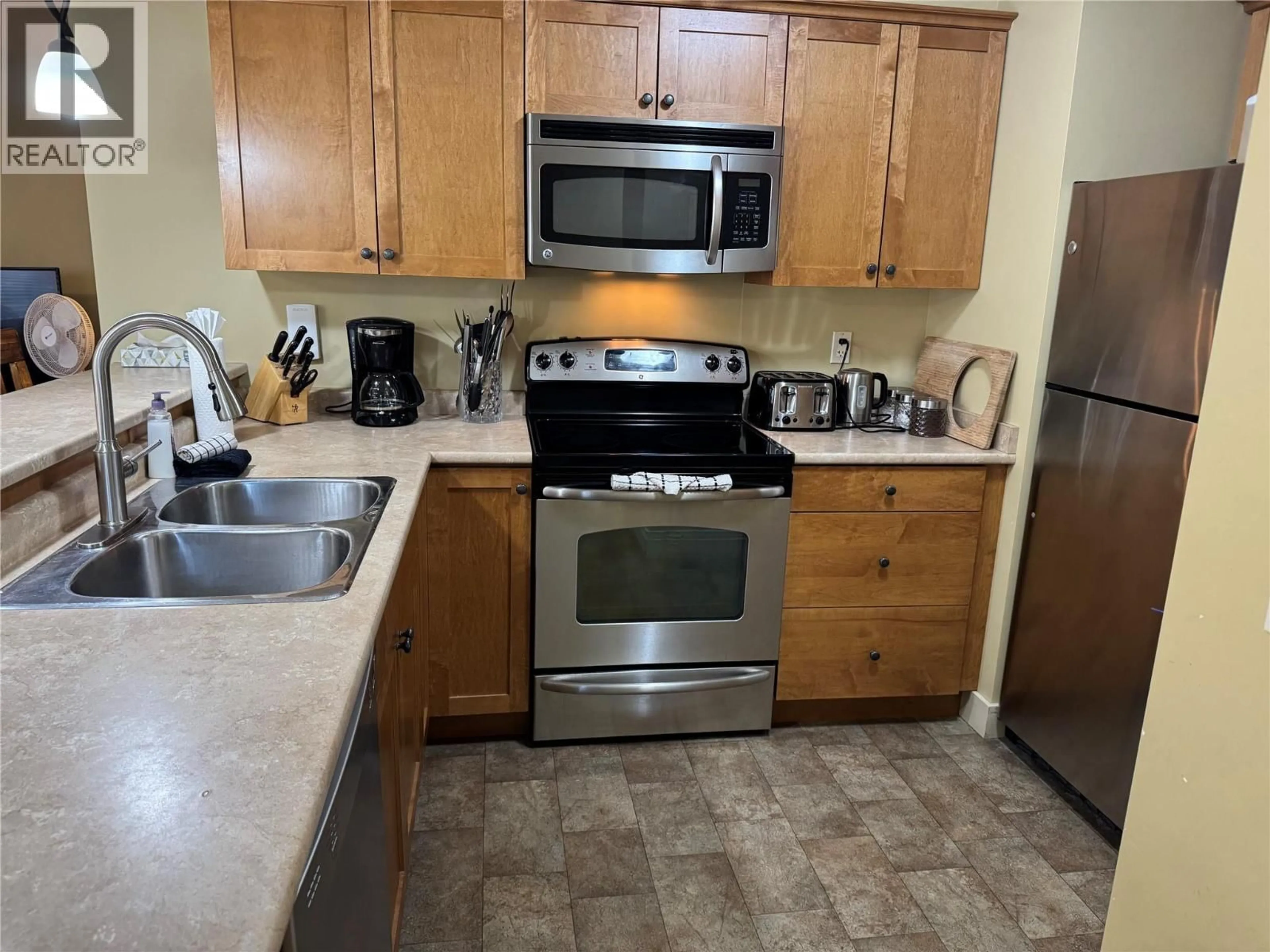 Standard kitchen, unknown for 3 - 1338 KAUFMANN VIEW, Golden British Columbia V0A1H0