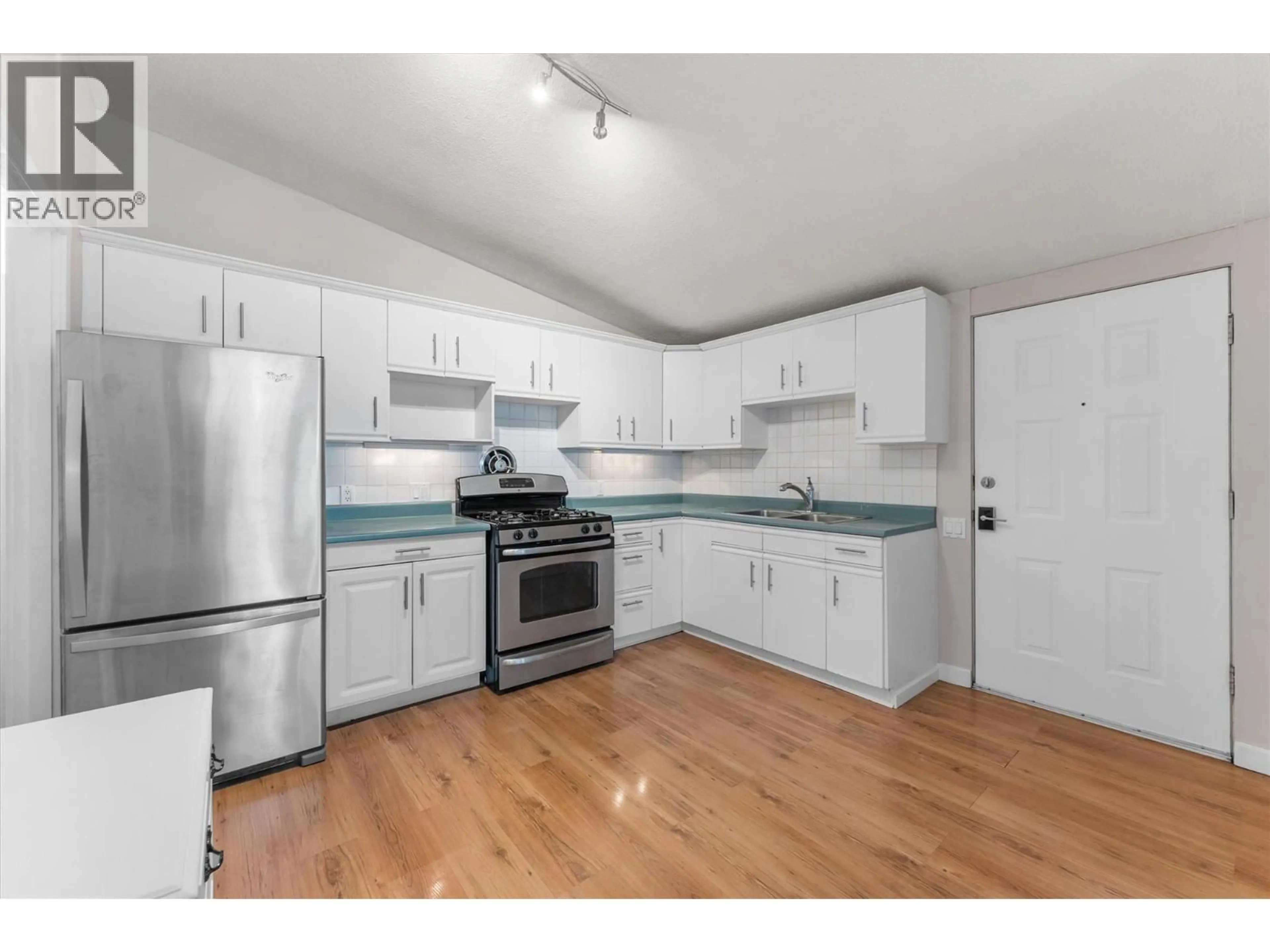 Standard kitchen, wood/laminate floor for 18 - 353 BOYCE CRESCENT, Kelowna British Columbia V1Y5Z7