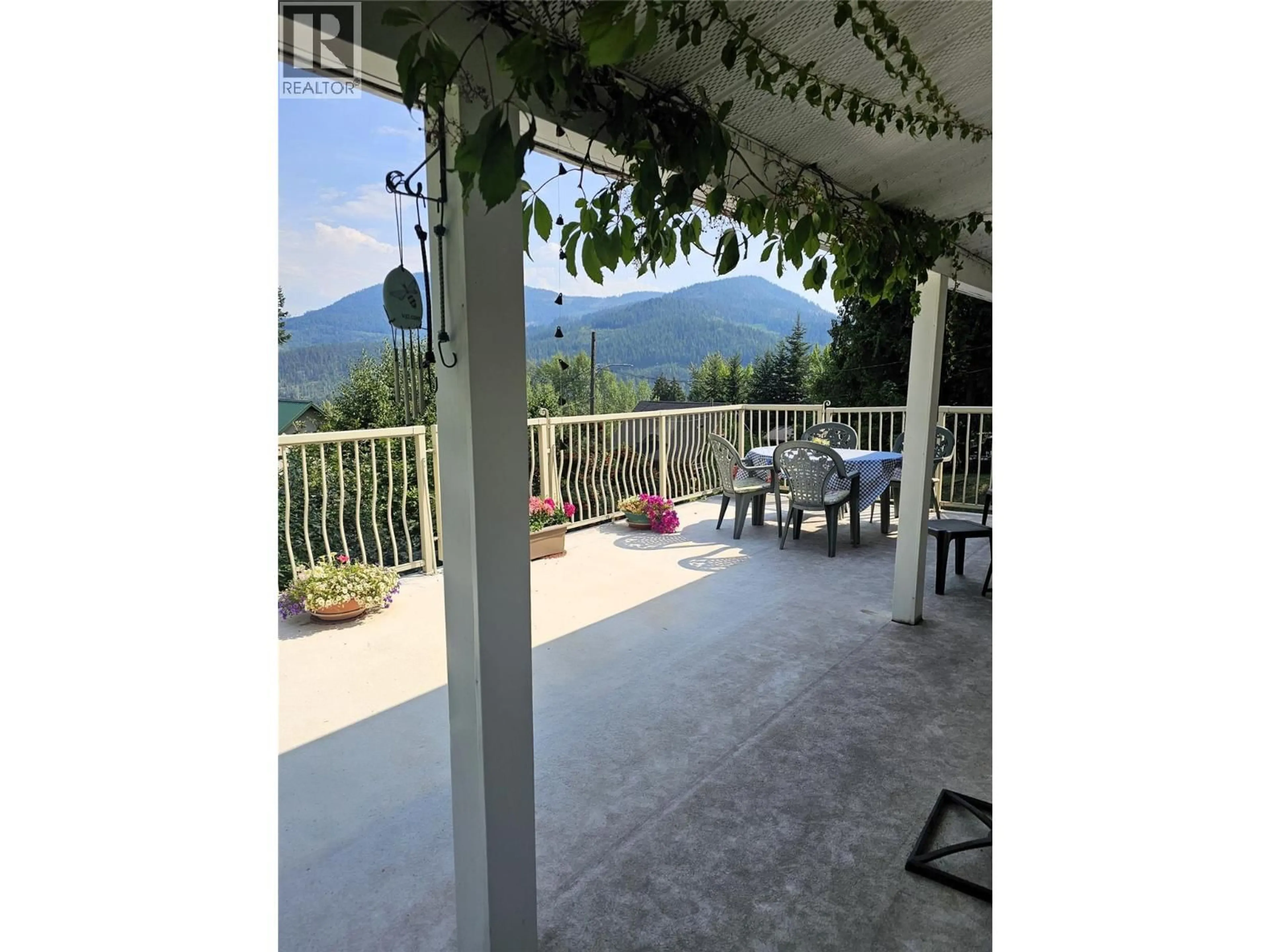 Patio, mountain view for 1301 WASHINGTON STREET, Rossland British Columbia V0G1Y0