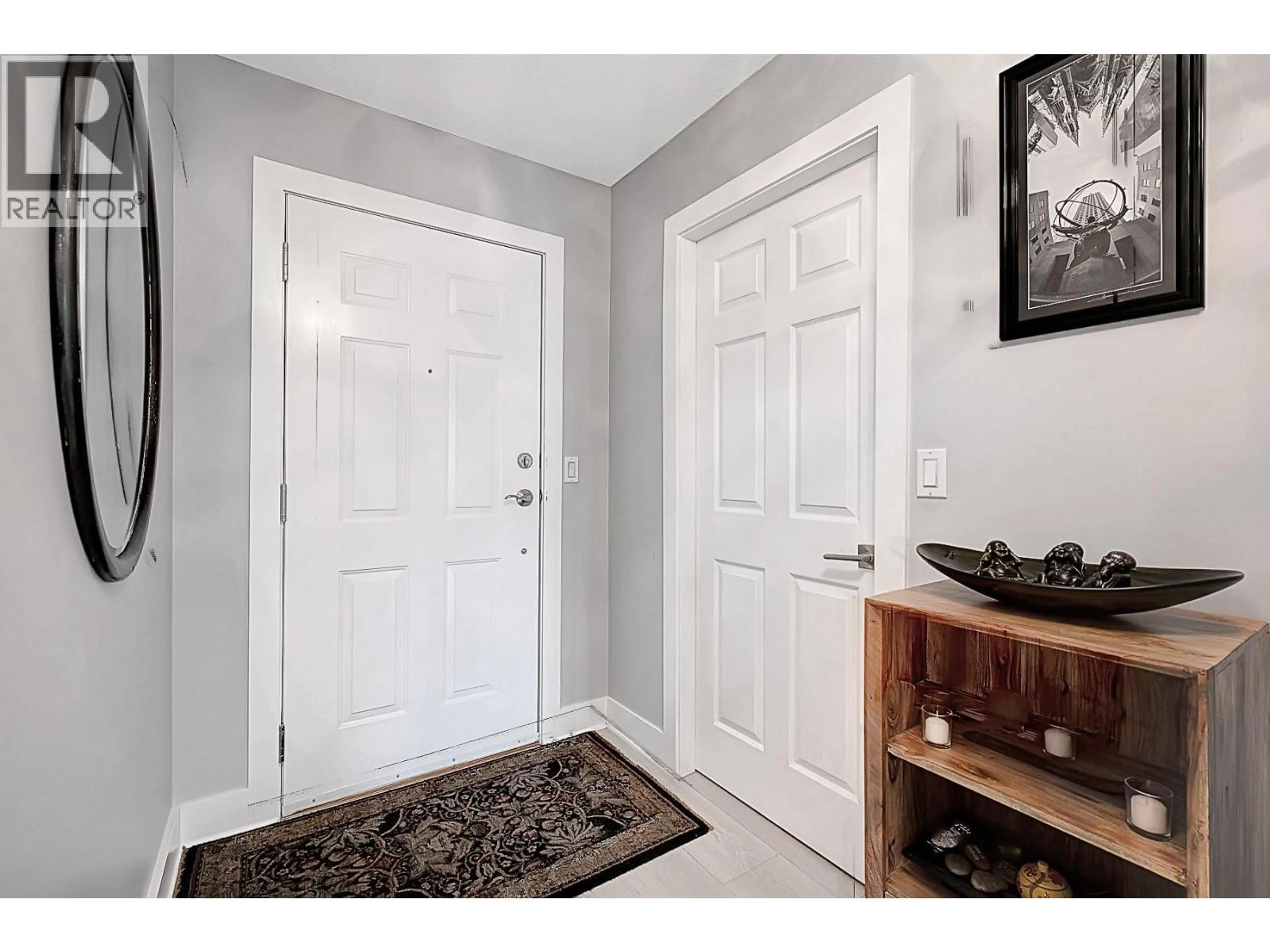 Indoor entryway for 304 - 200 HOLLYWOOD ROAD NORTH, Kelowna British Columbia V1X6Y9
