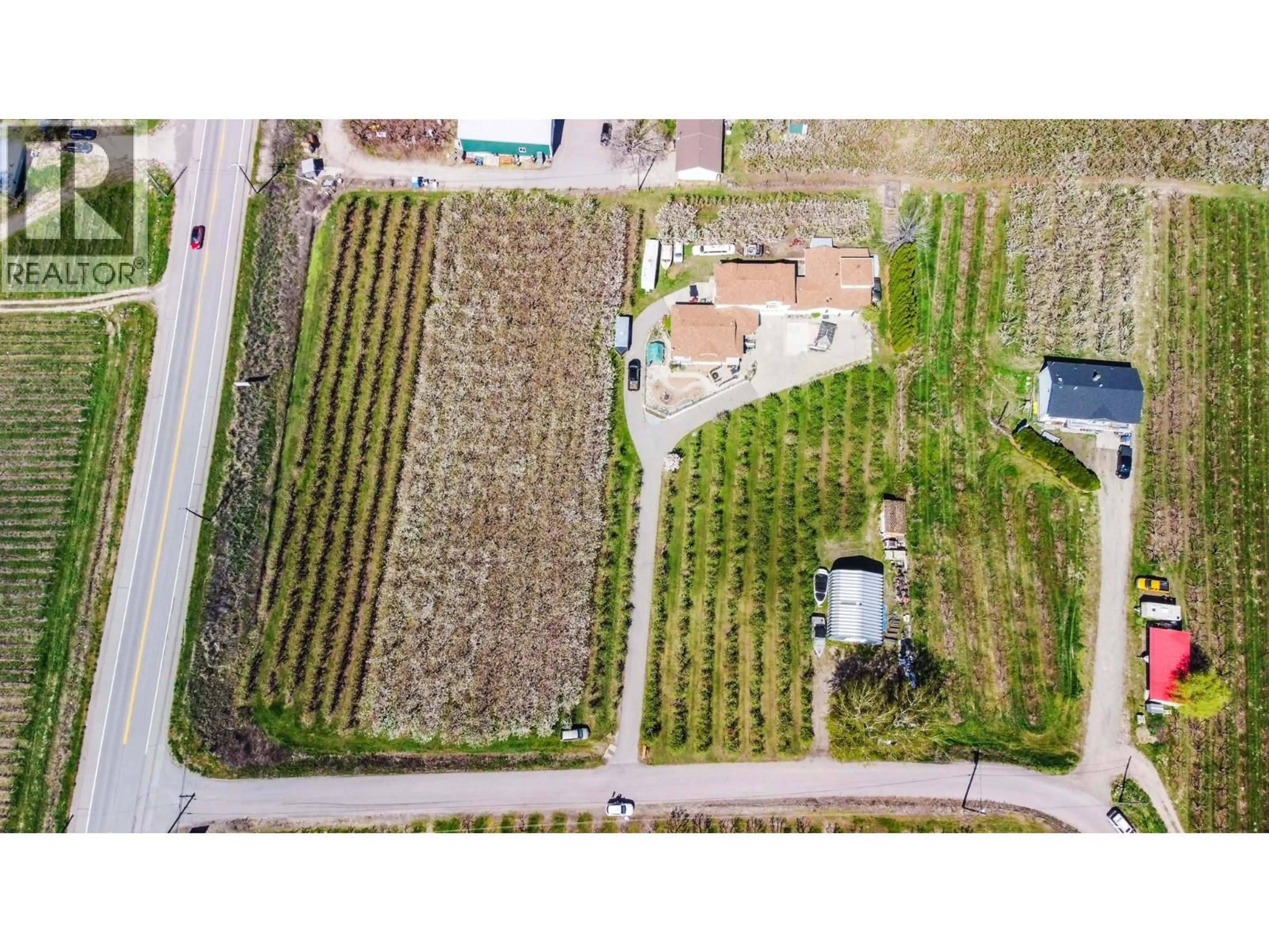 A pic from outside/outdoor area/front of a property/back of a property/a pic from drone, street for 384 19 ROAD, Oliver British Columbia V0H1T1