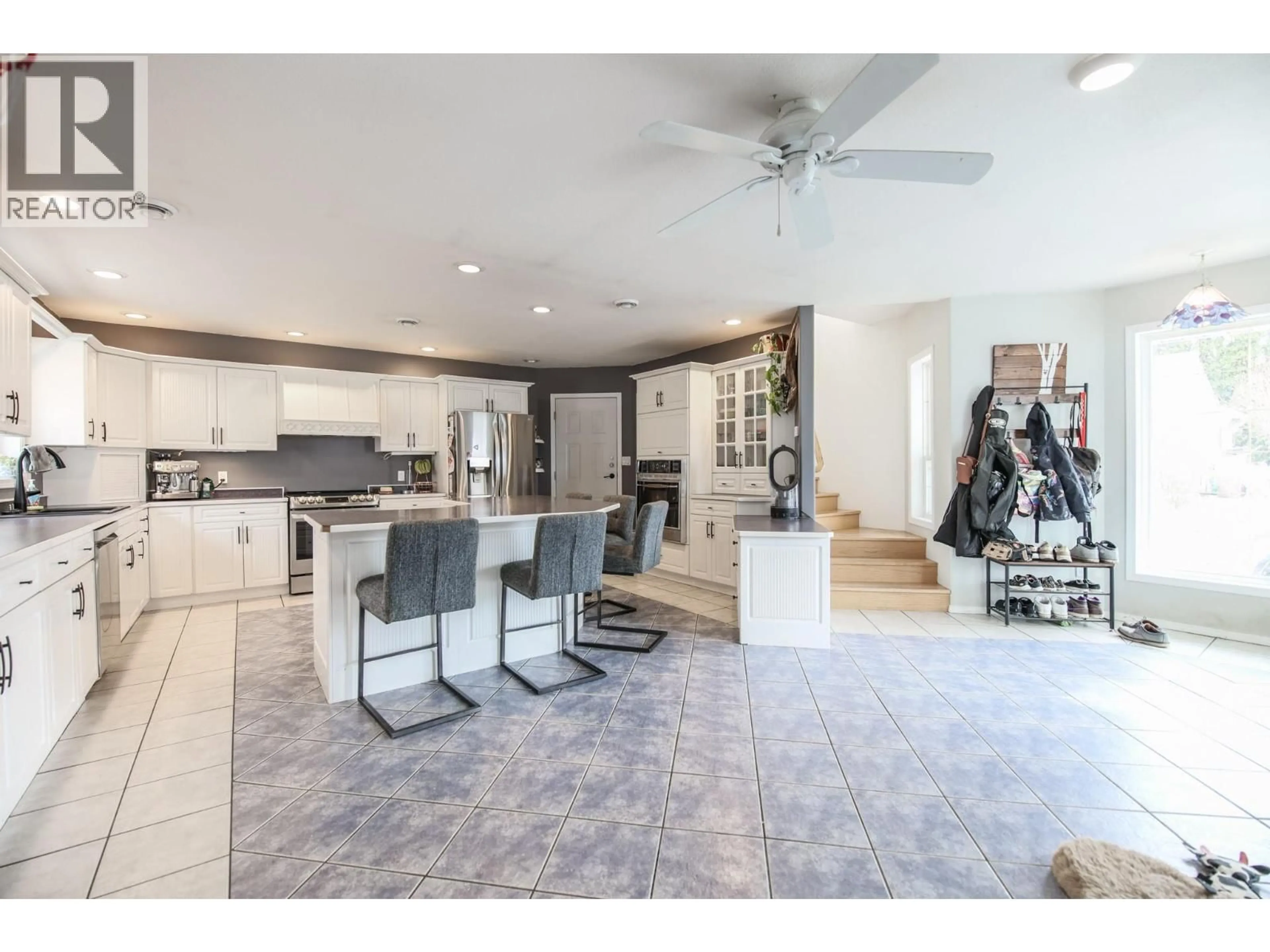 Open concept kitchen, ceramic/tile floor for 384 19 ROAD, Oliver British Columbia V0H1T1