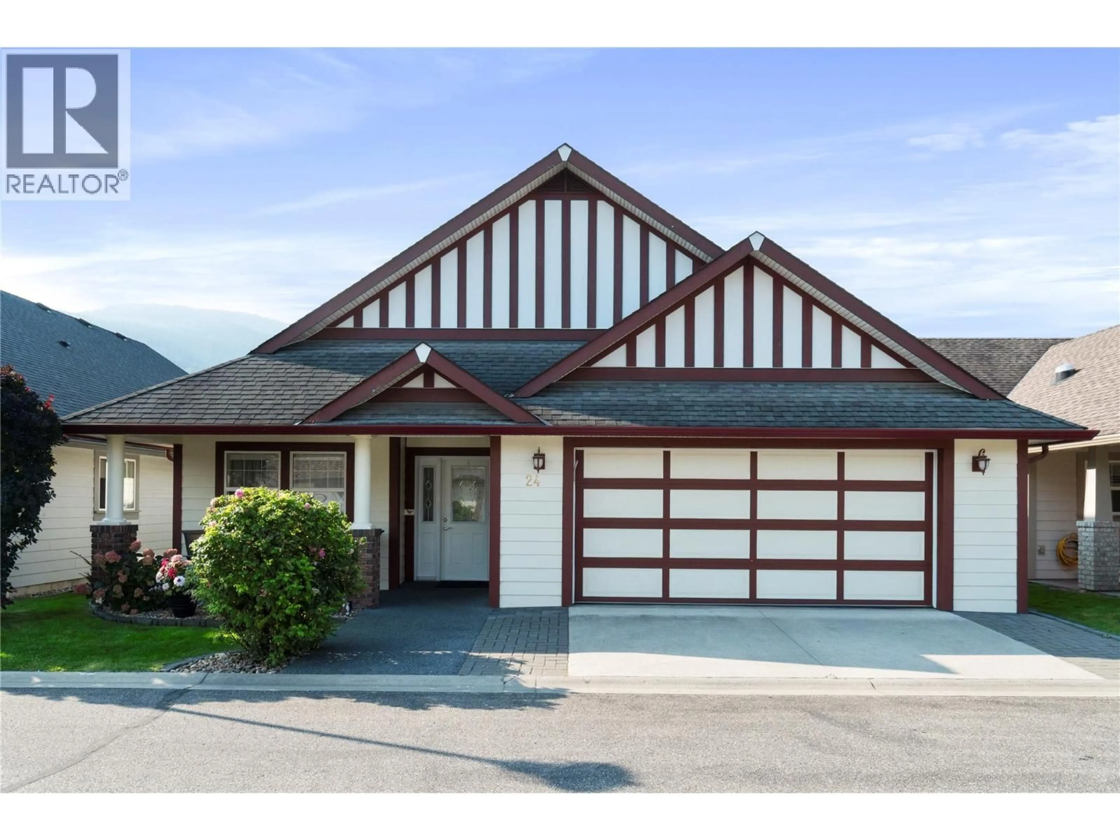 Home with vinyl exterior material, street for 24 - 1231 10 STREET SOUTHWEST, Salmon Arm British Columbia V1E0A5