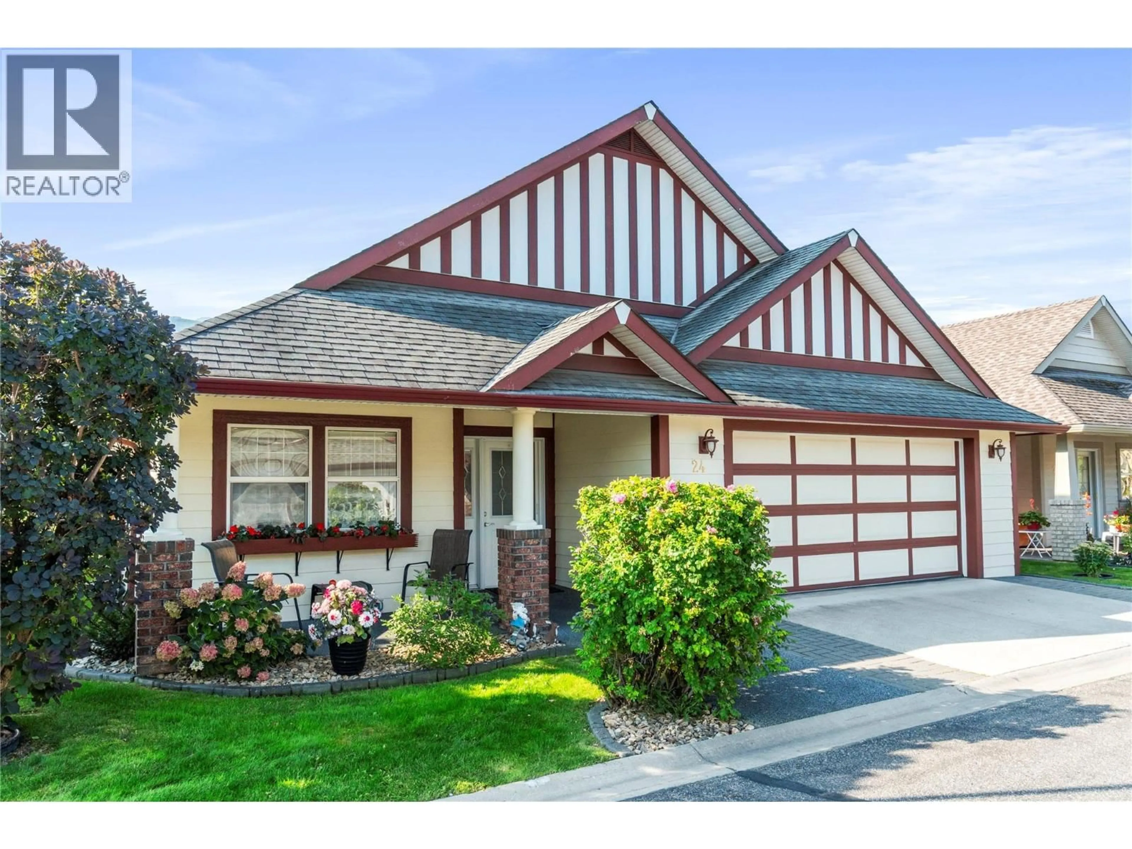 Home with vinyl exterior material, street for 24 - 1231 10 STREET SOUTHWEST, Salmon Arm British Columbia V1E0A5