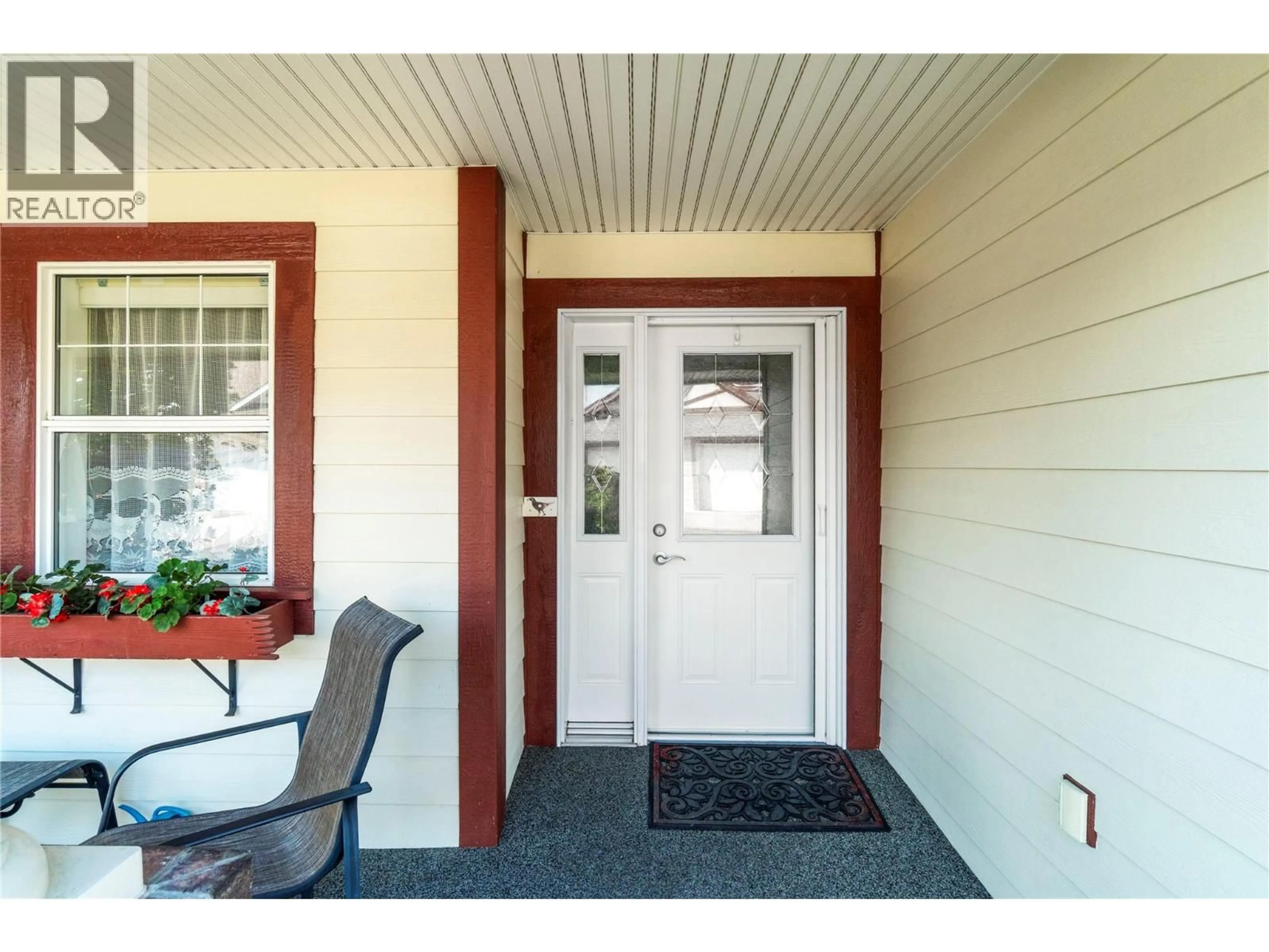 Indoor entryway for 24 - 1231 10 STREET SOUTHWEST, Salmon Arm British Columbia V1E0A5