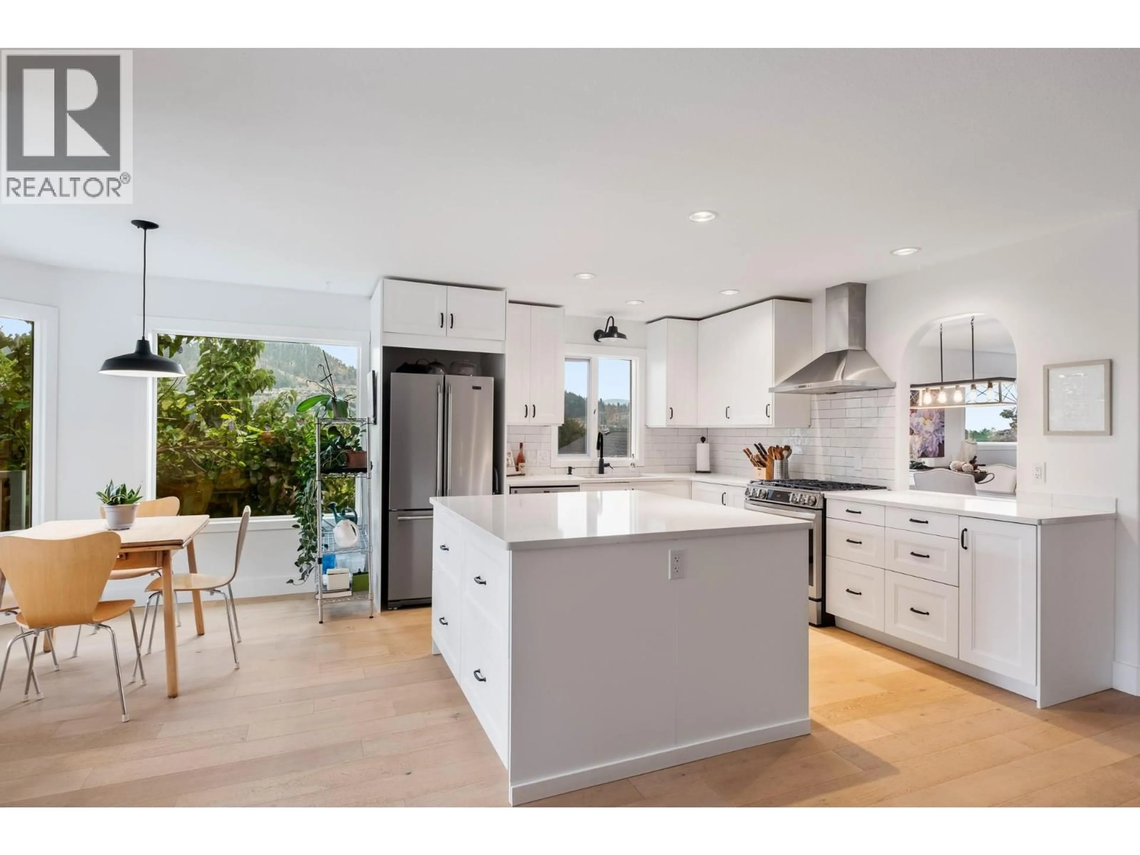 Open concept kitchen, unknown for 1798 SPRUCEDALE COURT, Kelowna British Columbia V1V1P3