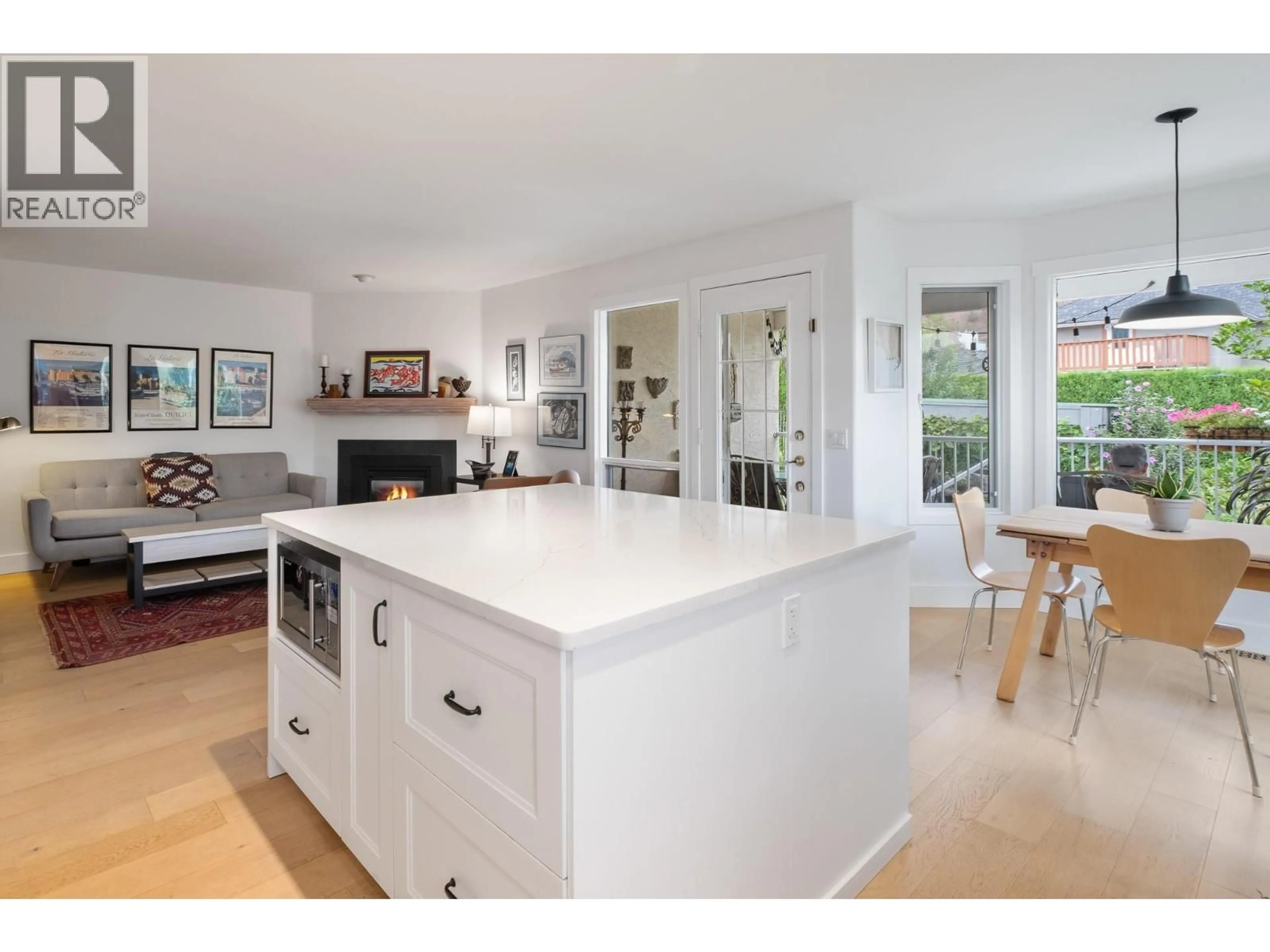 Open concept kitchen, unknown for 1798 SPRUCEDALE COURT, Kelowna British Columbia V1V1P3