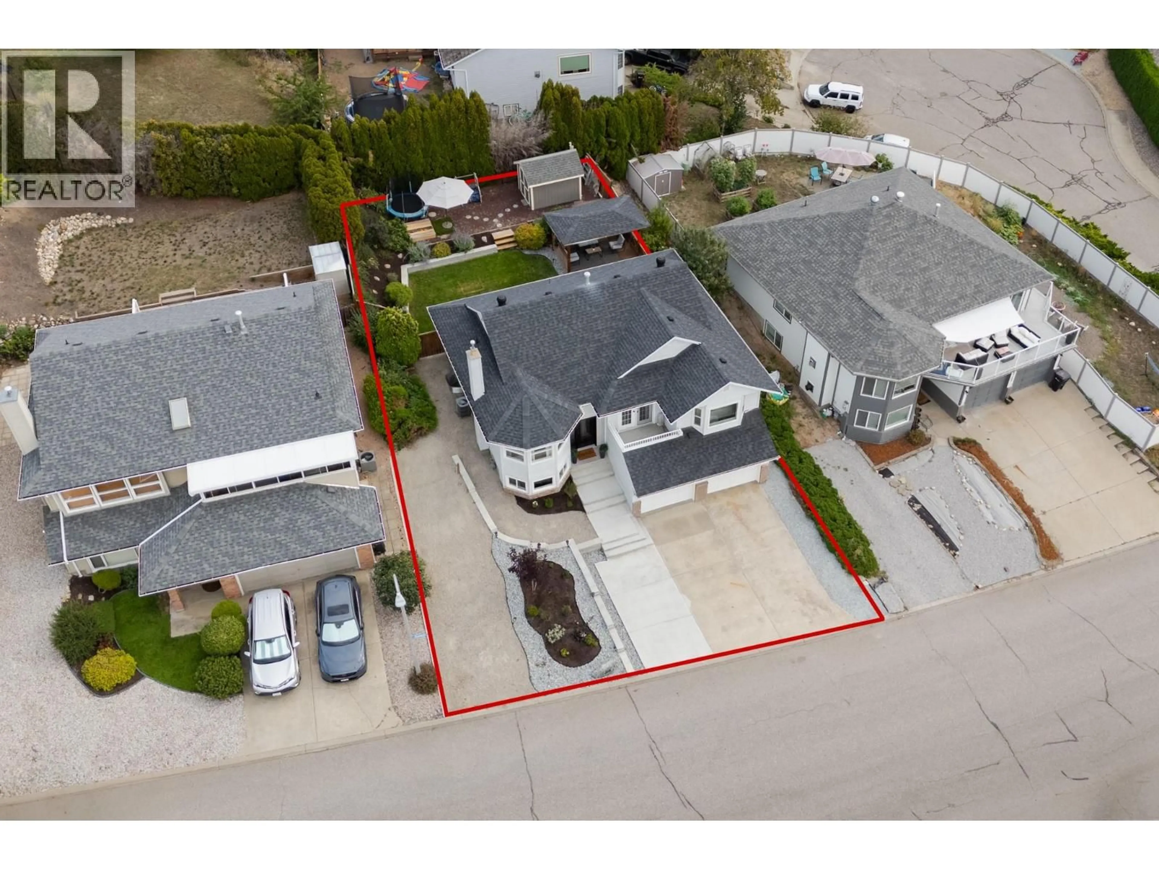 A pic from outside/outdoor area/front of a property/back of a property/a pic from drone, street for 6749 FOOTHILLS DRIVE, Vernon British Columbia V1B2Y3