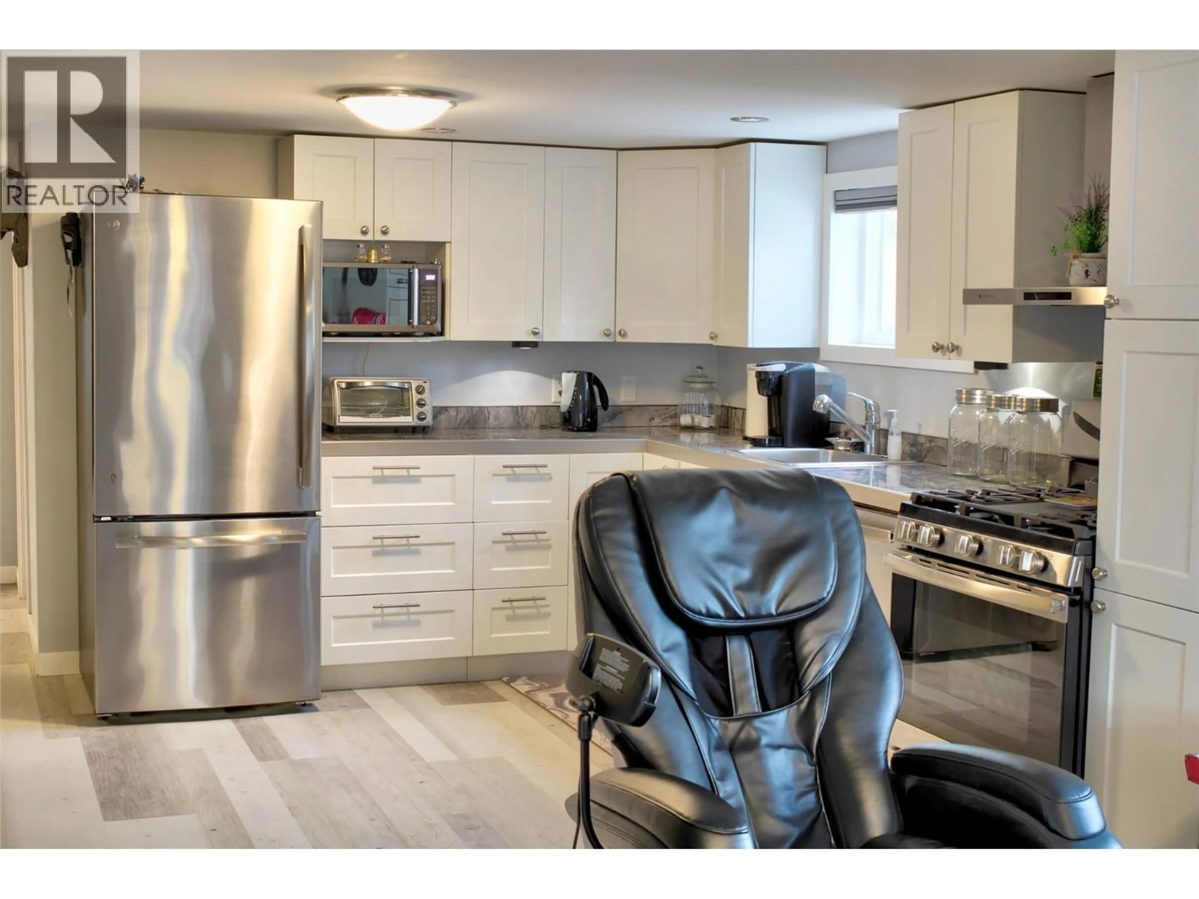 Open concept kitchen, wood/laminate floor for 4 - 6588 97A HIGHWAY, Enderby British Columbia V0E1V3