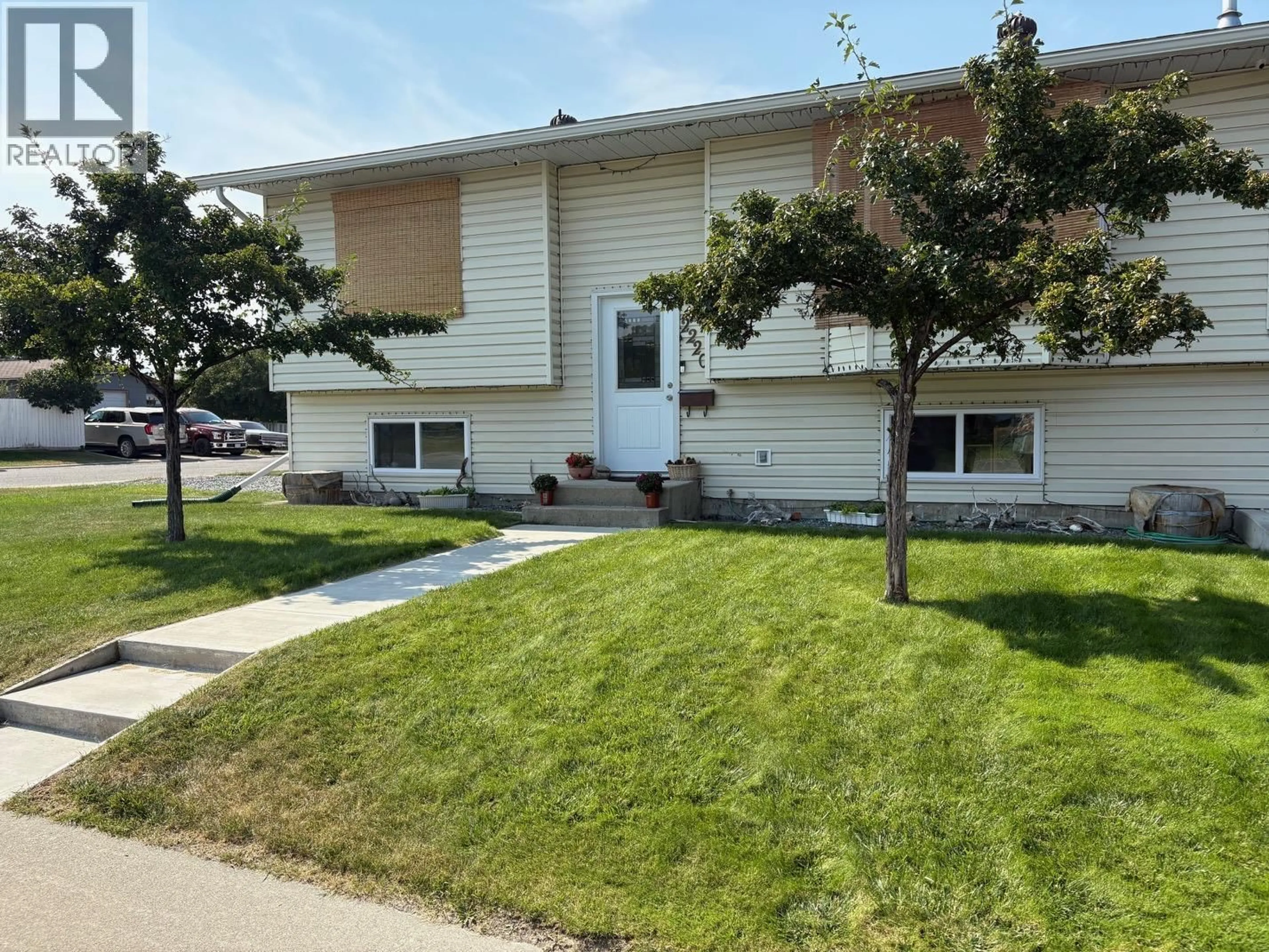 Home with vinyl exterior material, street for 2220 3A STREET SOUTH, Cranbrook British Columbia V1C5K6