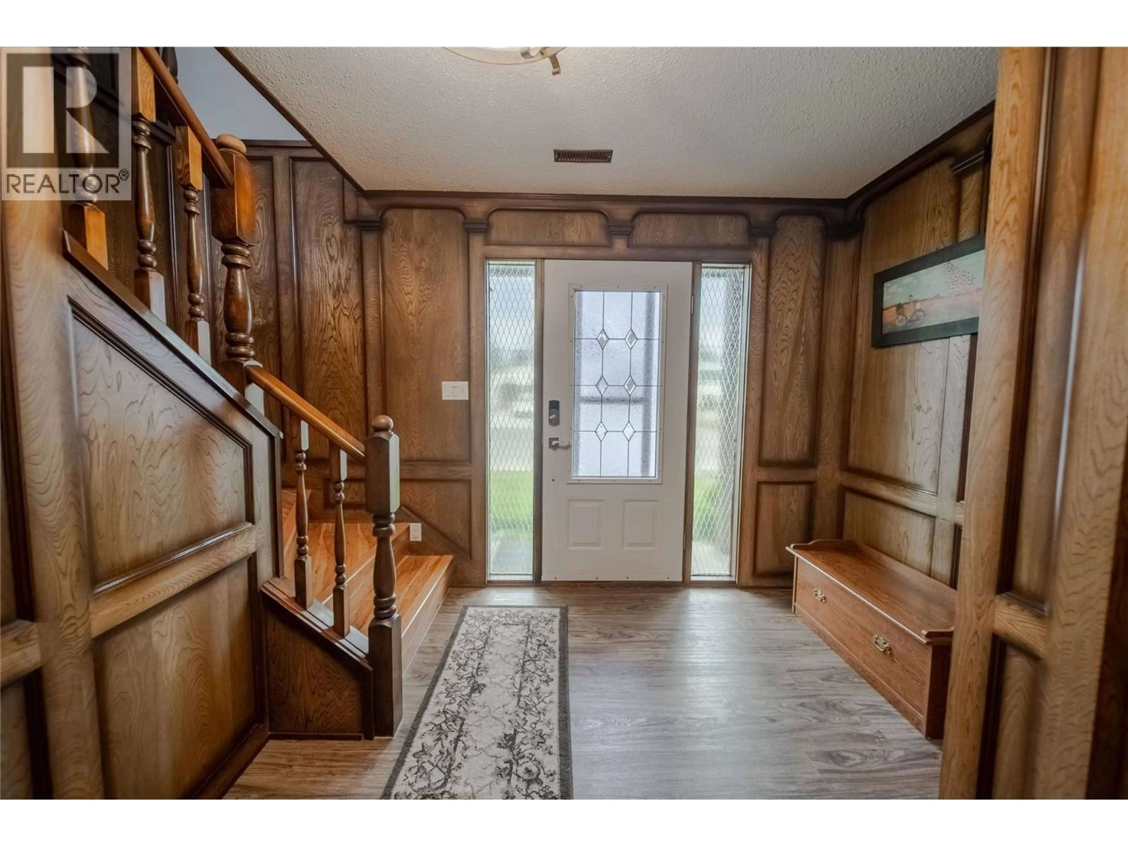 Indoor entryway for 2203 5TH STREET NORTH, Cranbrook British Columbia V1C5B7