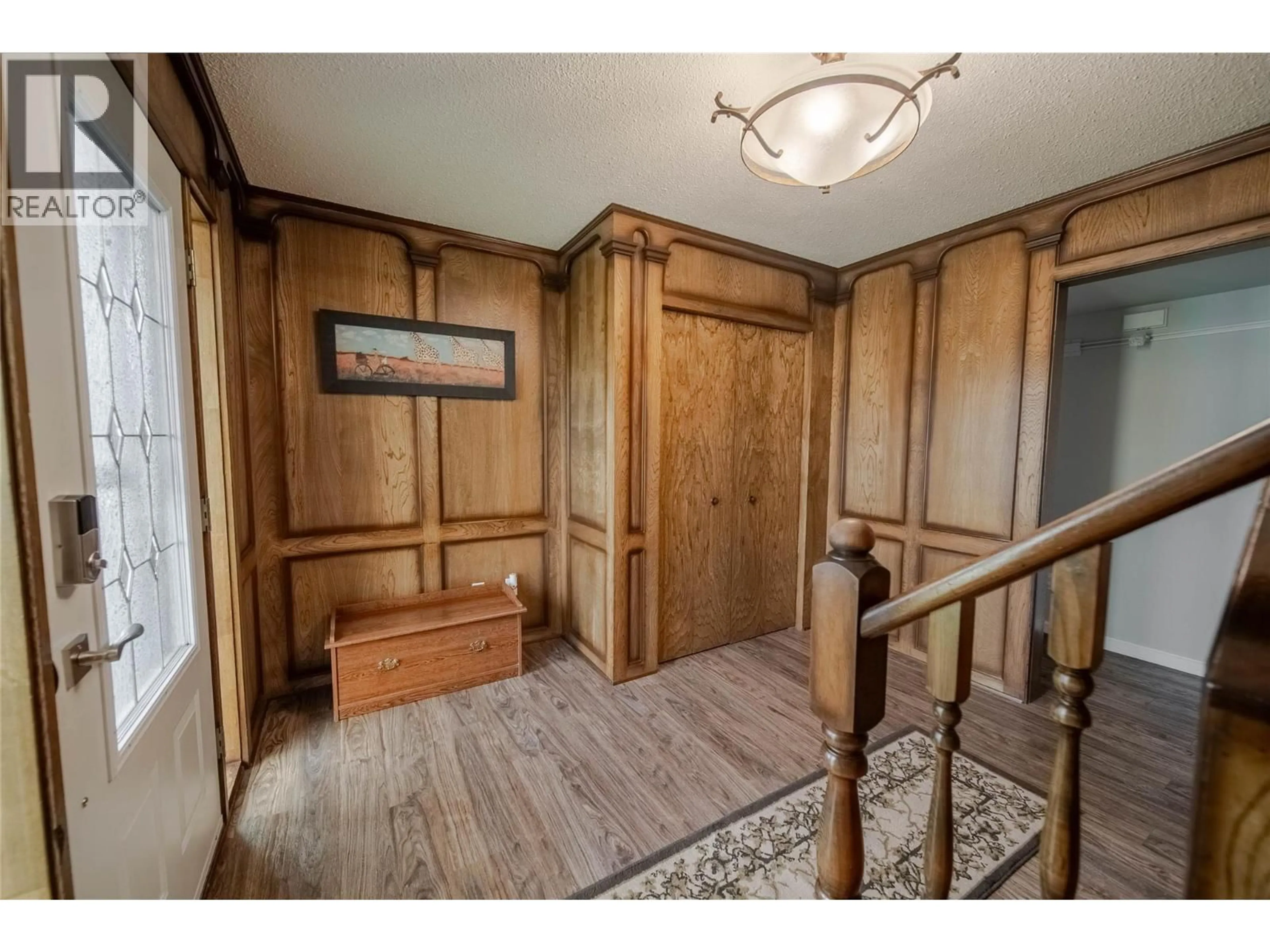 Indoor entryway for 2203 5TH STREET NORTH, Cranbrook British Columbia V1C5B7