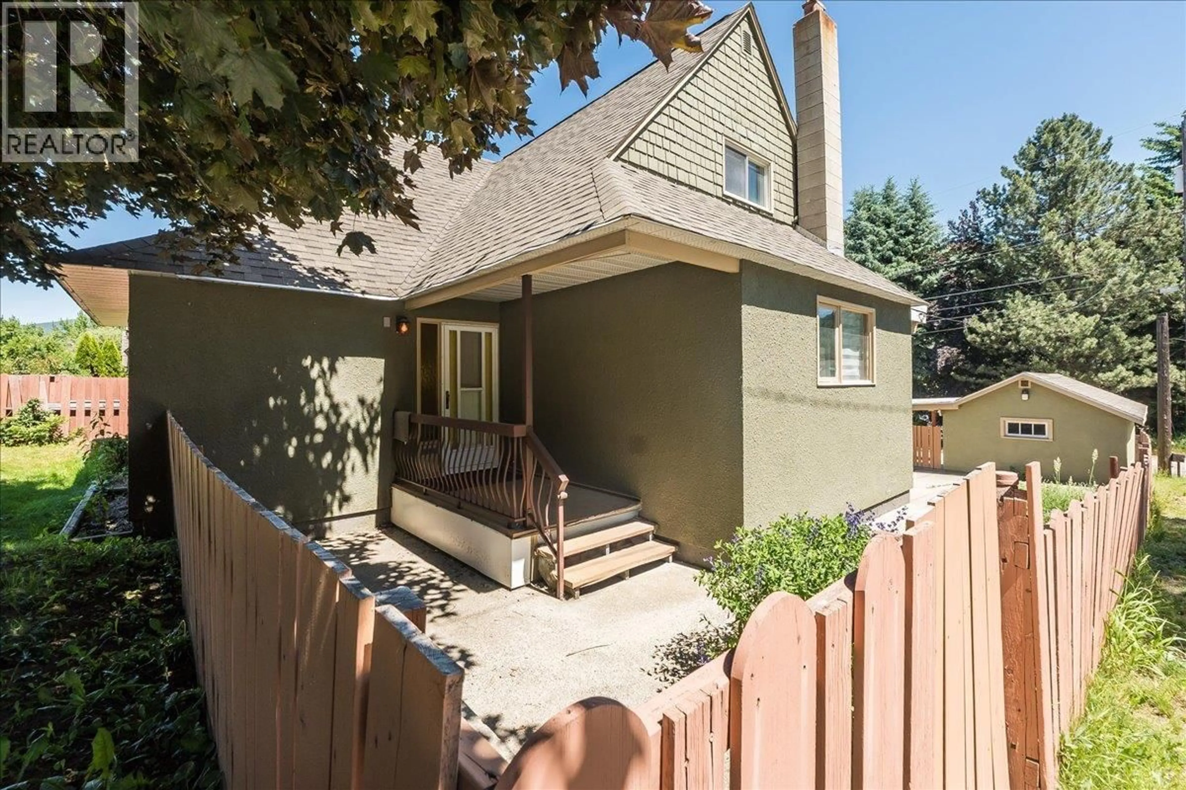 Patio, street for 798 KIPLING STREET, Warfield British Columbia V1R2A4