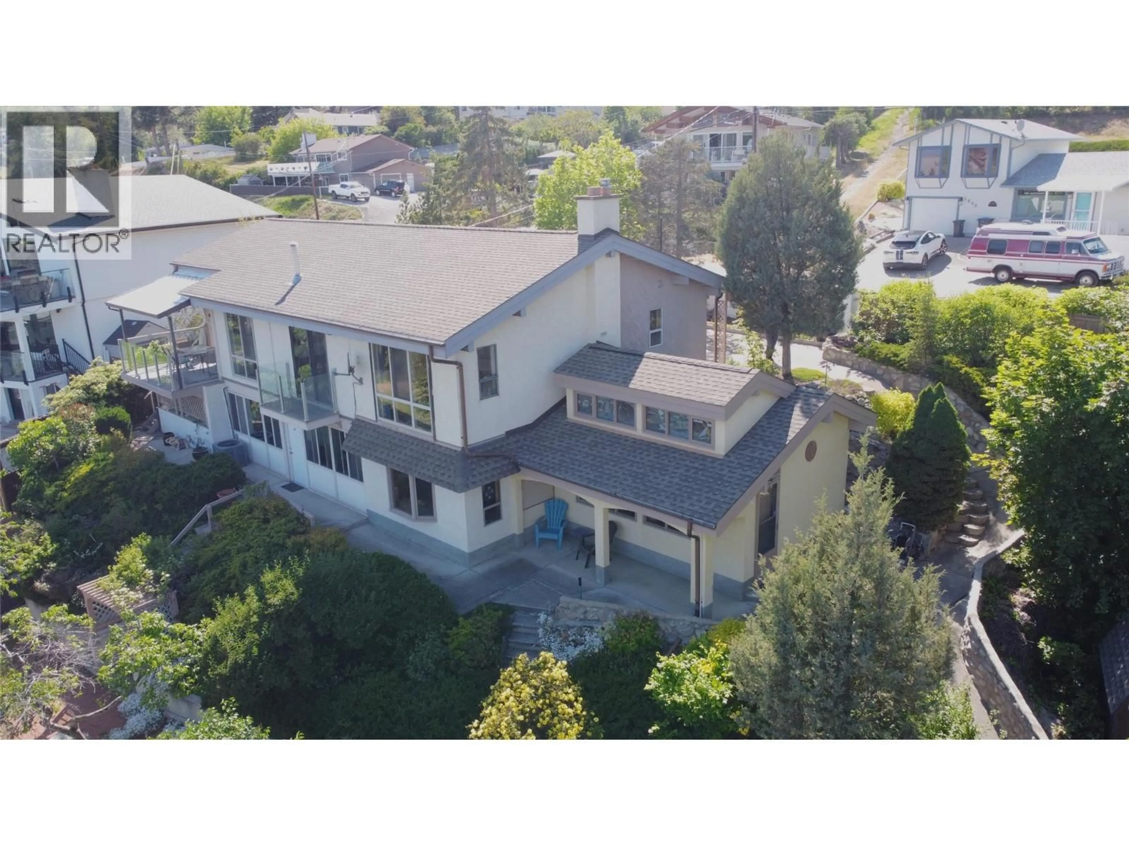 A pic from outside/outdoor area/front of a property/back of a property/a pic from drone, unknown for 6045 ELLISON AVENUE, Peachland British Columbia V0H1X4