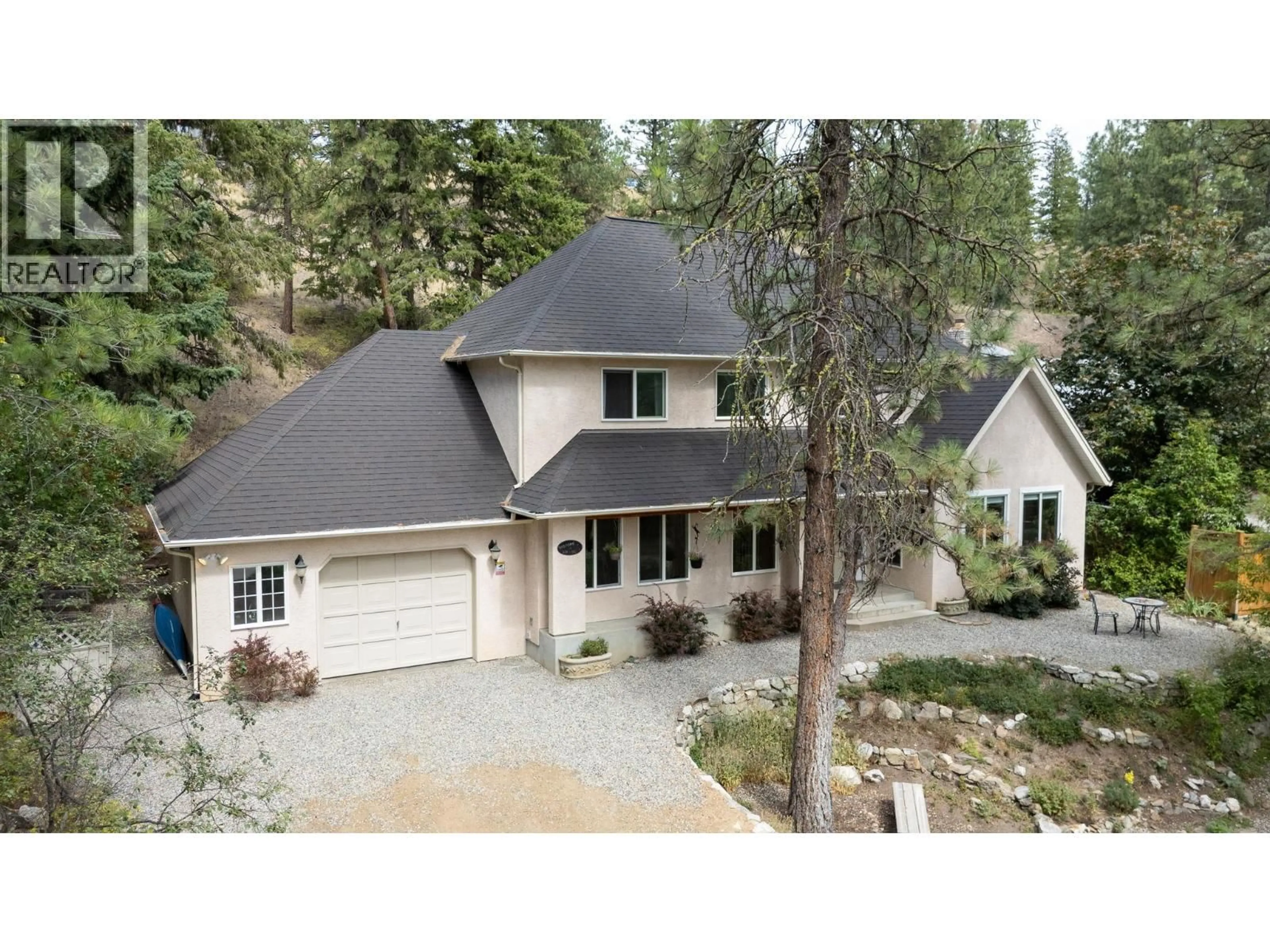A pic from outside/outdoor area/front of a property/back of a property/a pic from drone, unknown for 115 PAR BOULEVARD, Kaleden British Columbia V0H1K0