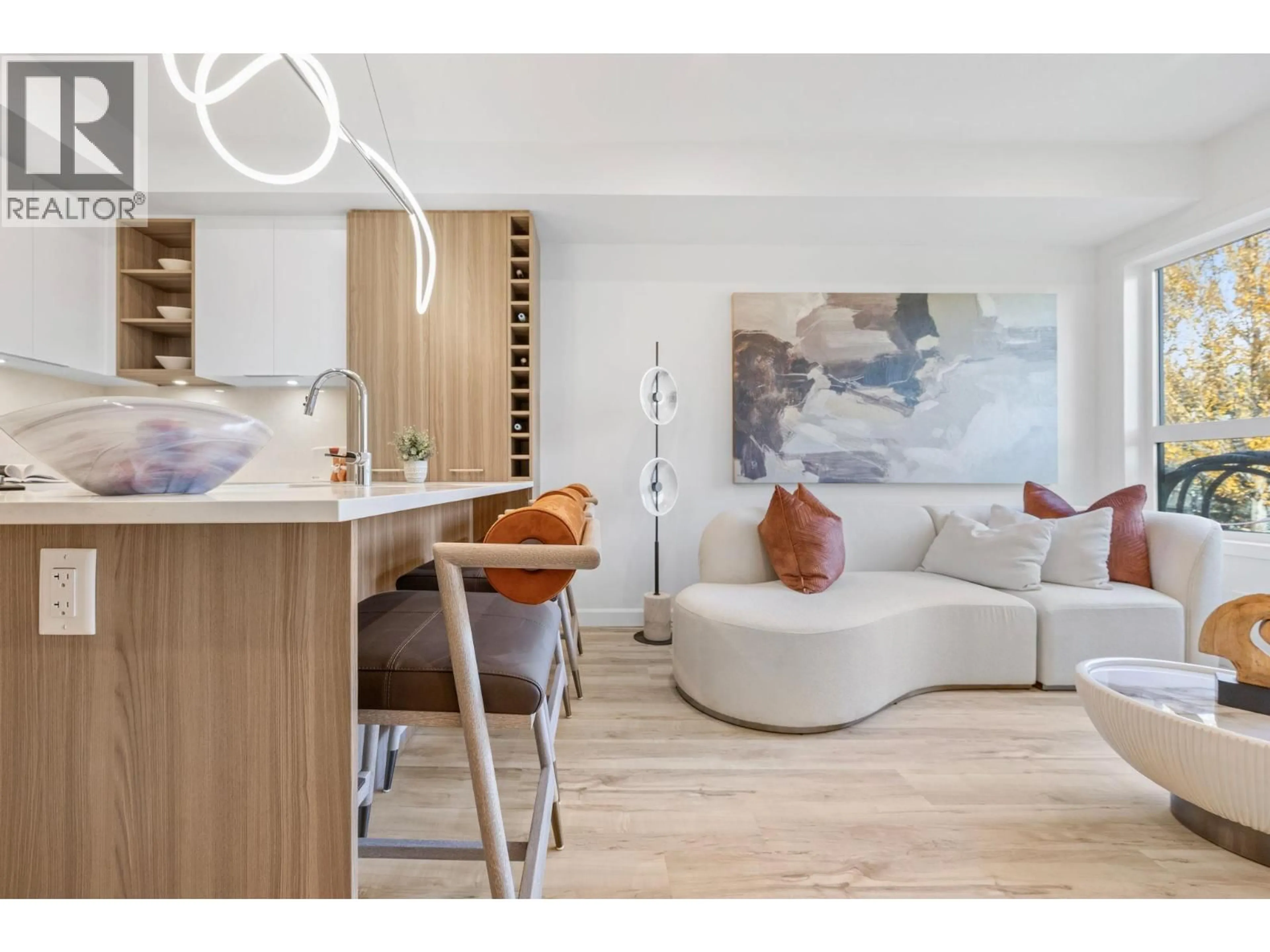Living room with furniture, wood/laminate floor for 213 - 630 BOYNTON PLACE, Kelowna British Columbia V1W3S9
