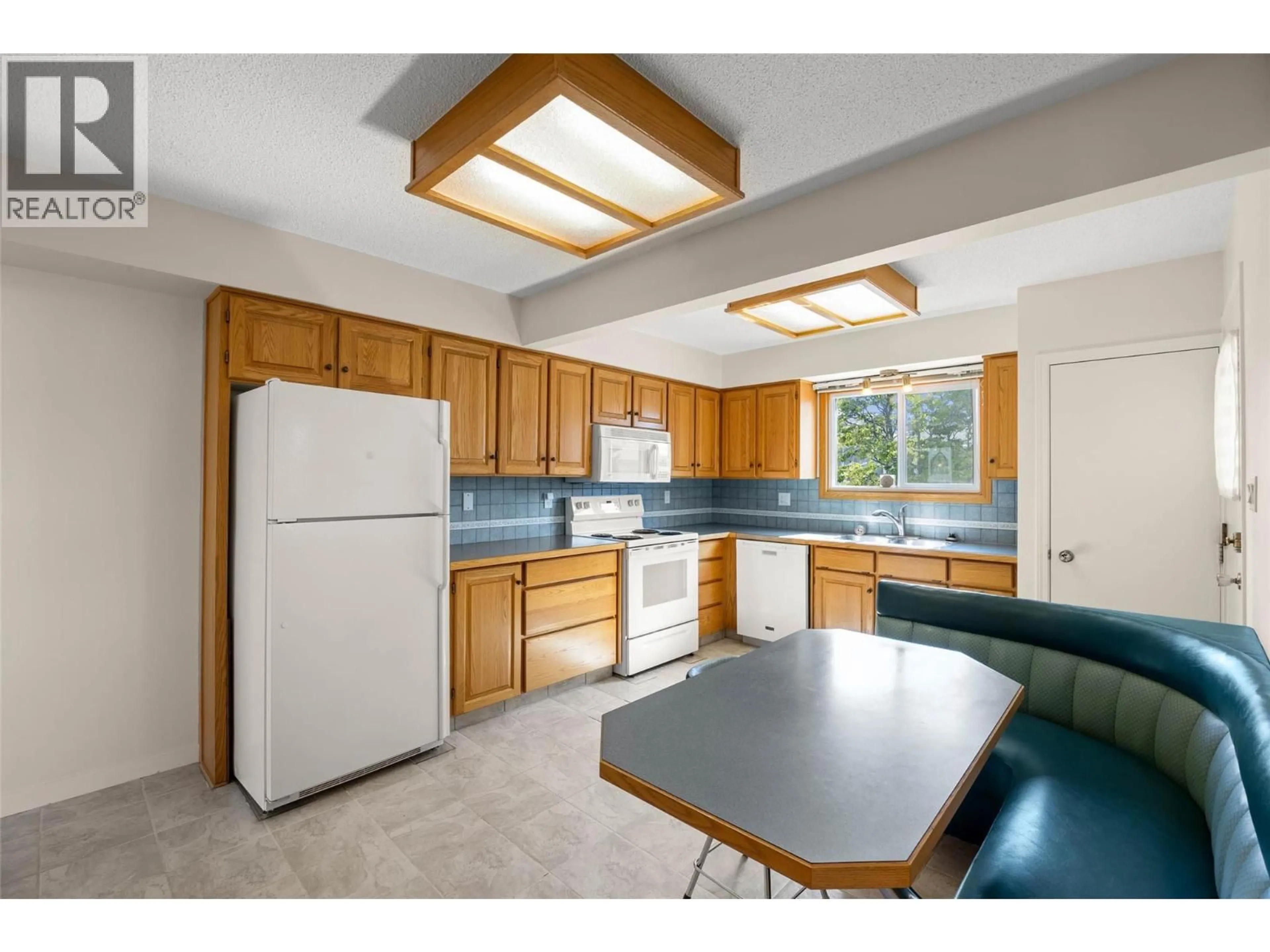 Standard kitchen, unknown for 629 CLEARWATER AVENUE, Kamloops British Columbia V2B2A9