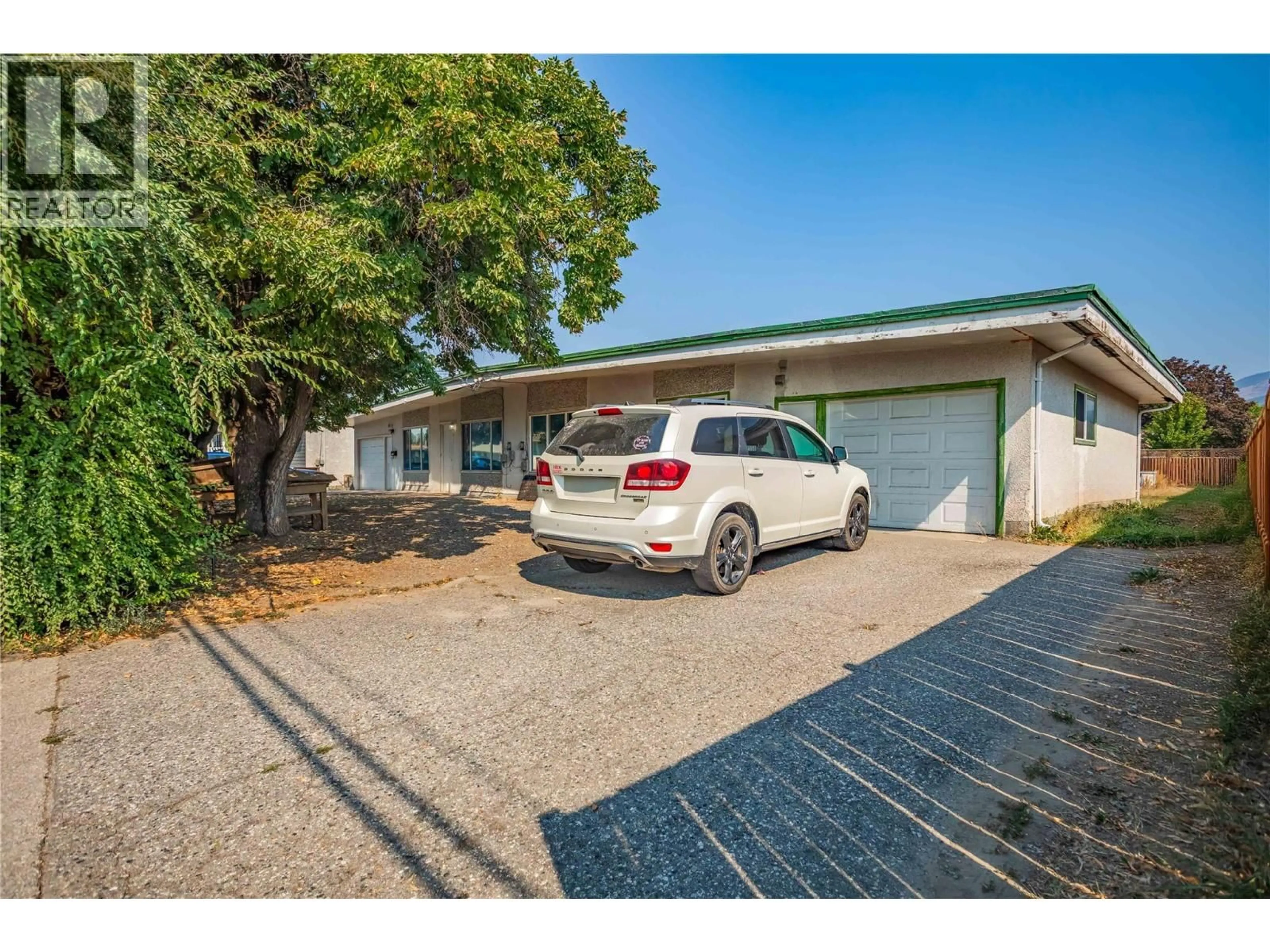 Indoor garage for 715B GERSTMAR ROAD, Kelowna British Columbia V1X4B4