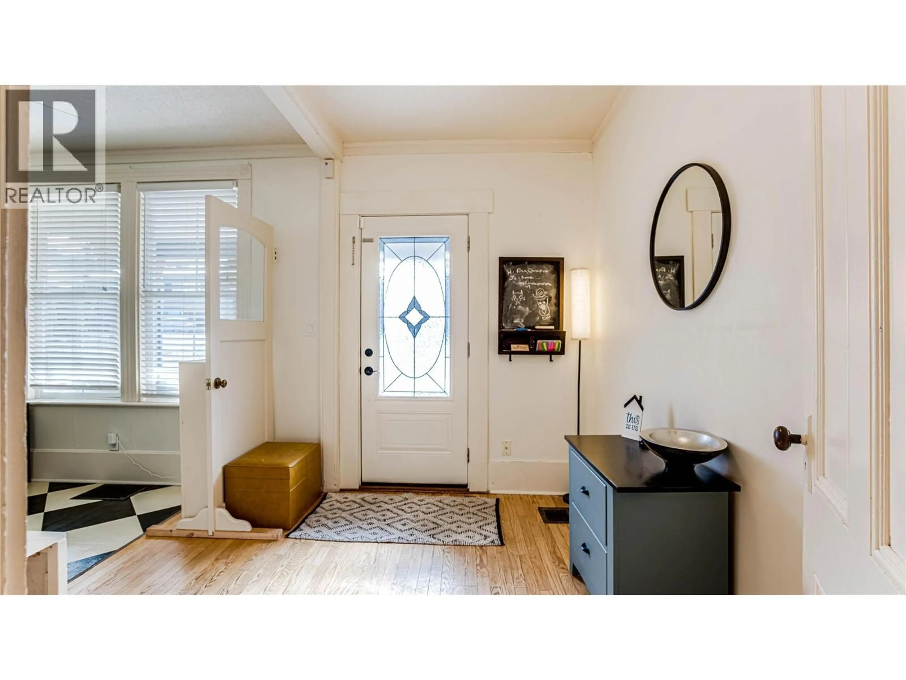 Indoor entryway for 4008 PLEASANT VALLEY ROAD, Vernon British Columbia V1T4M2