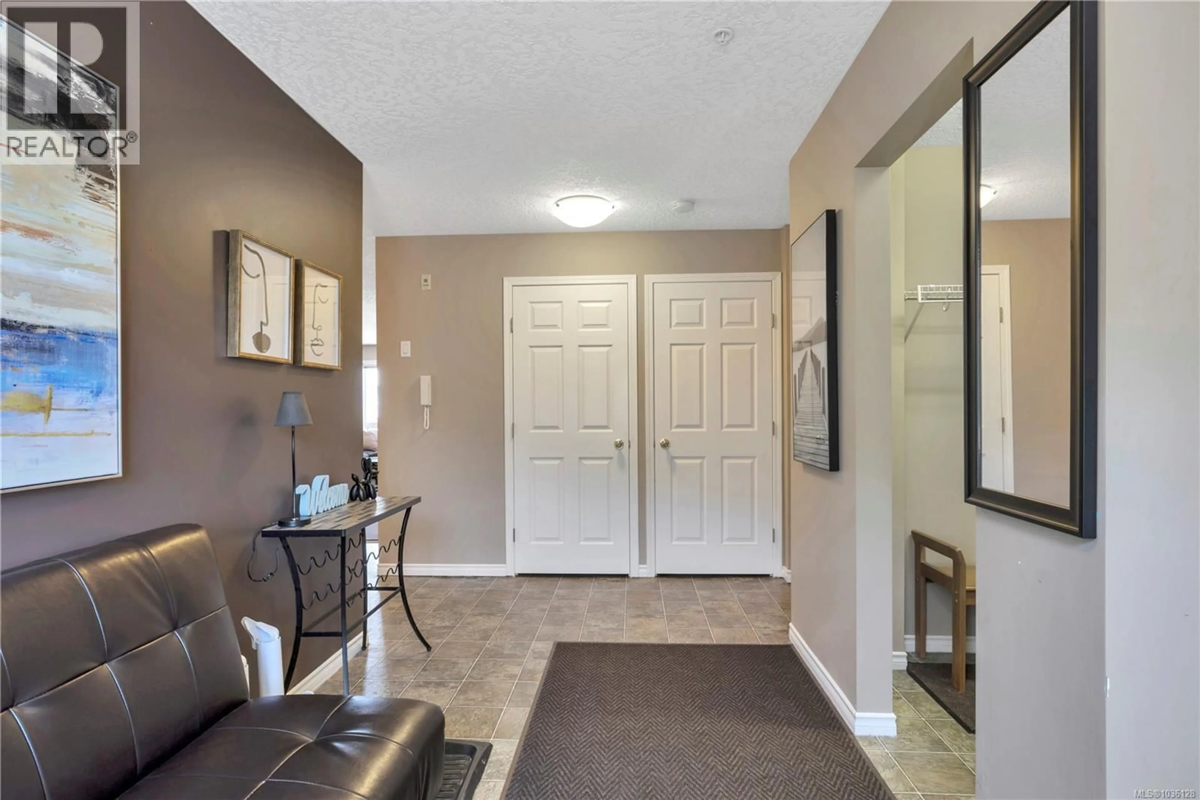 Indoor entryway for 407 - 1201 HENRY ROAD, Courtenay British Columbia V9J1L0