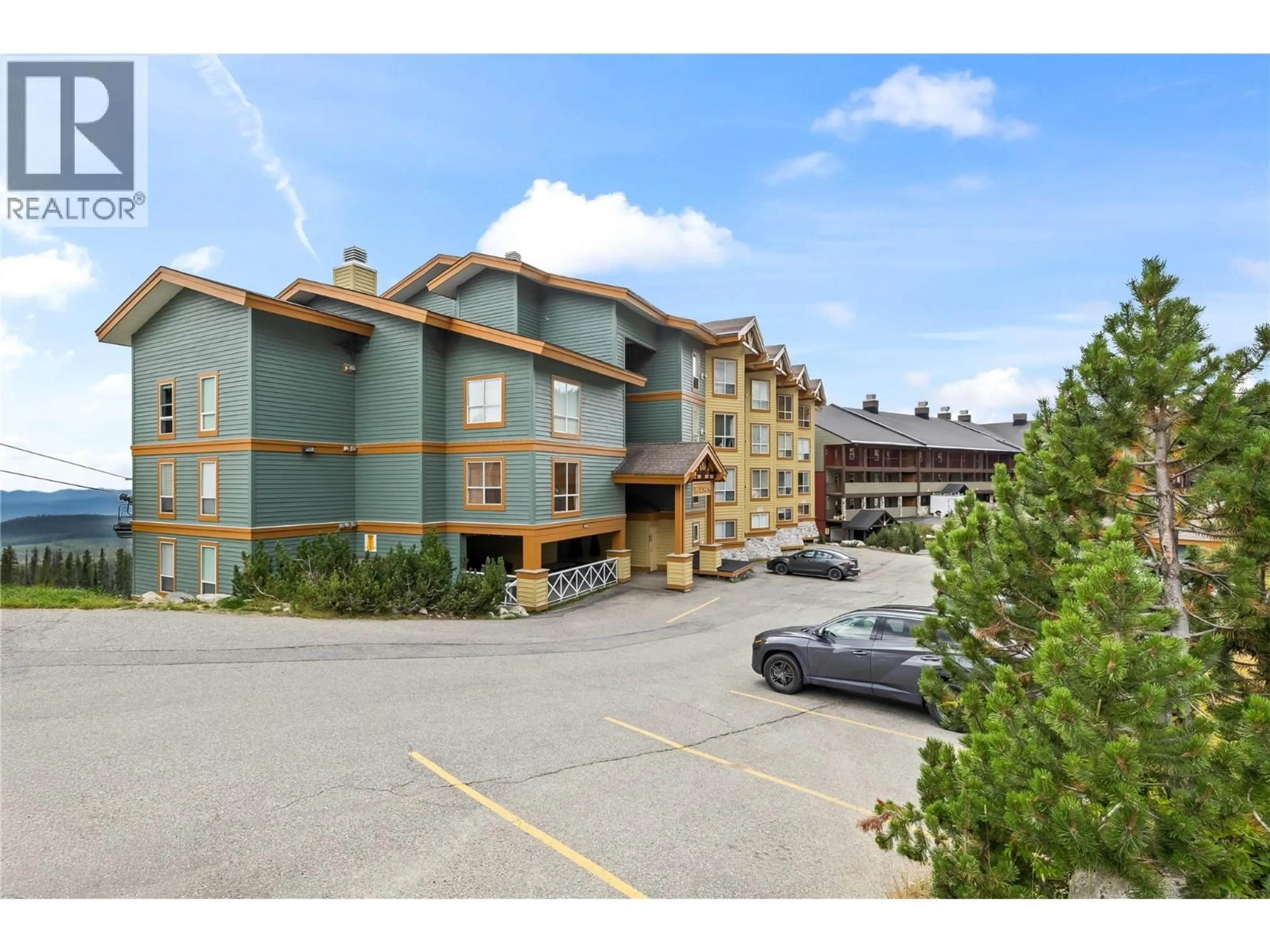 Patio, mountain view for 105 - 215 KETTLEVIEW ROAD, Big White British Columbia V1P1T4