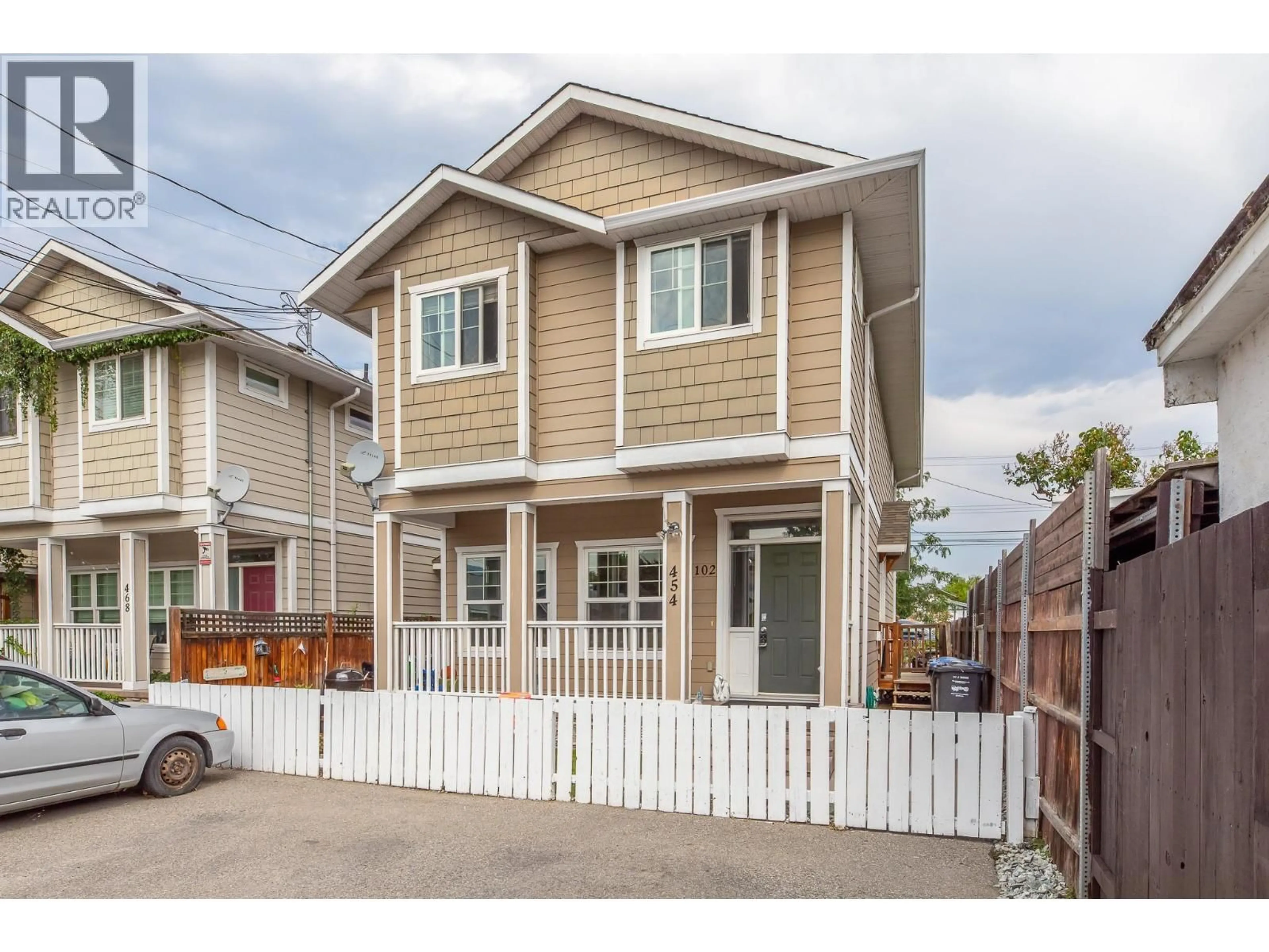 Home with vinyl exterior material, street for 102 - 454 WESTMINSTER AVENUE WEST, Penticton British Columbia V2A1K5