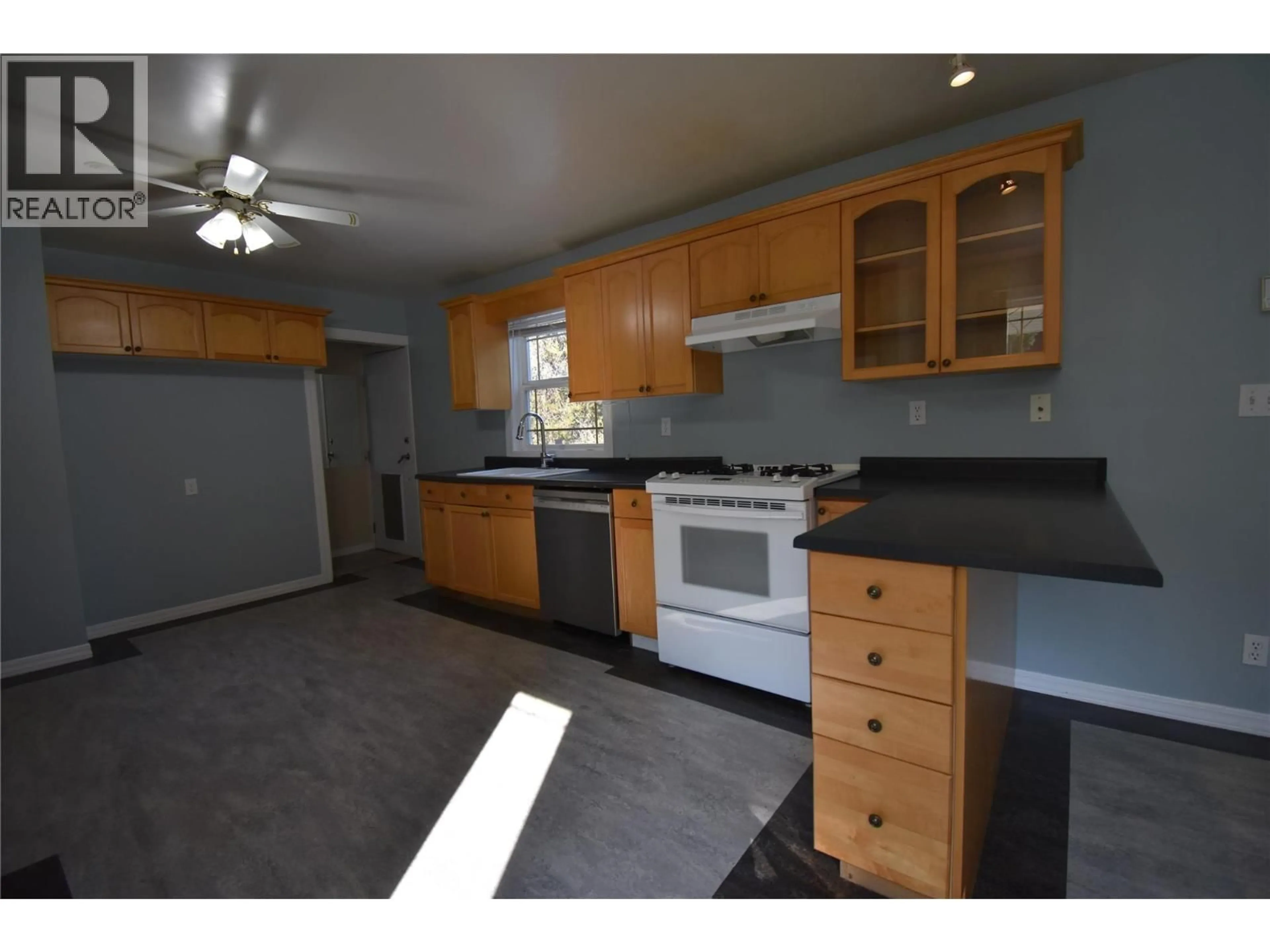 Standard kitchen, unknown for 2637 10TH AVENUE, Castlegar British Columbia V1N3A4