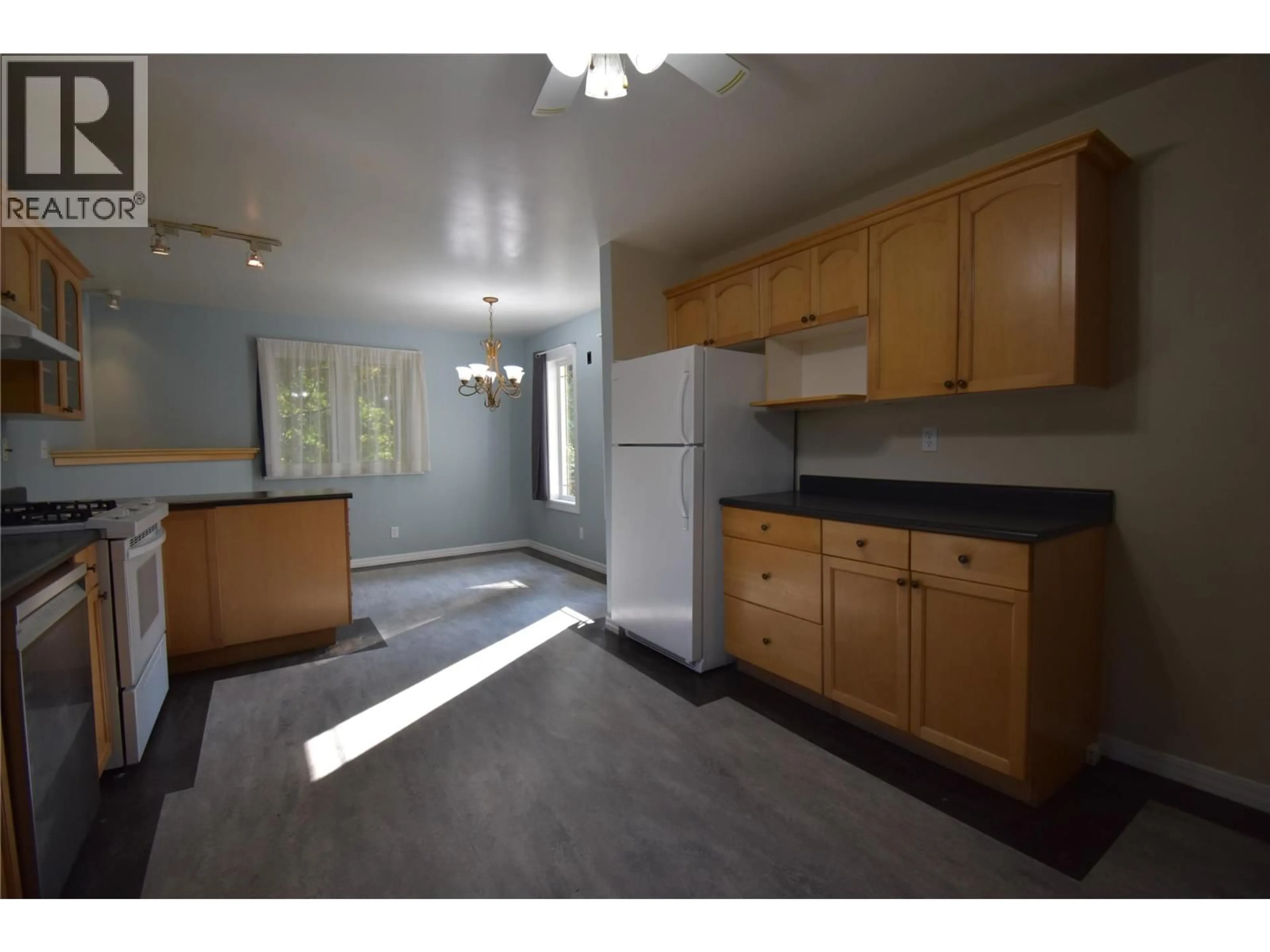 Standard kitchen, unknown for 2637 10TH AVENUE, Castlegar British Columbia V1N3A4