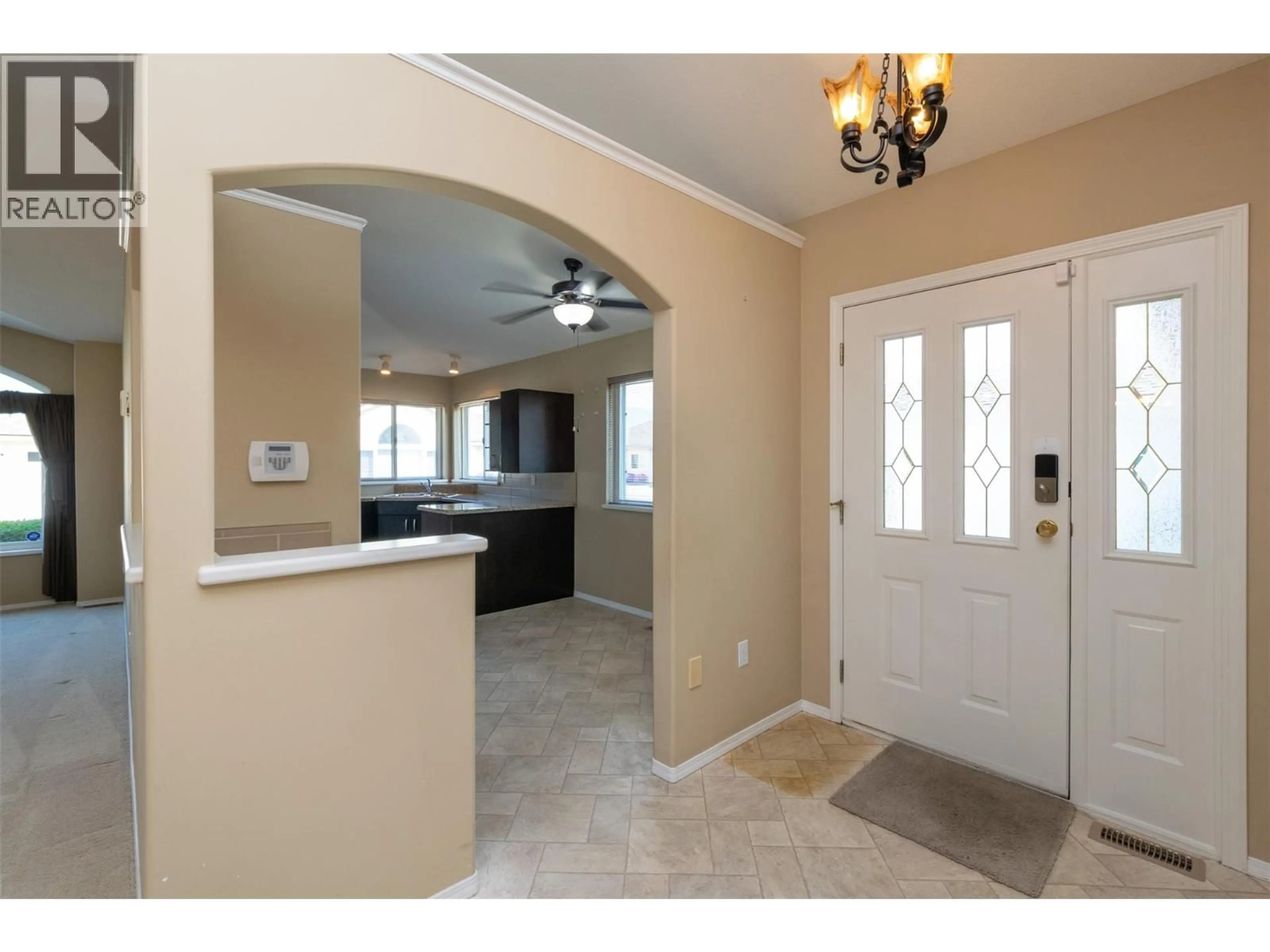 Indoor entryway for 7 - 350 HUDSON STREET NORTHWEST, Salmon Arm British Columbia V1E1P4