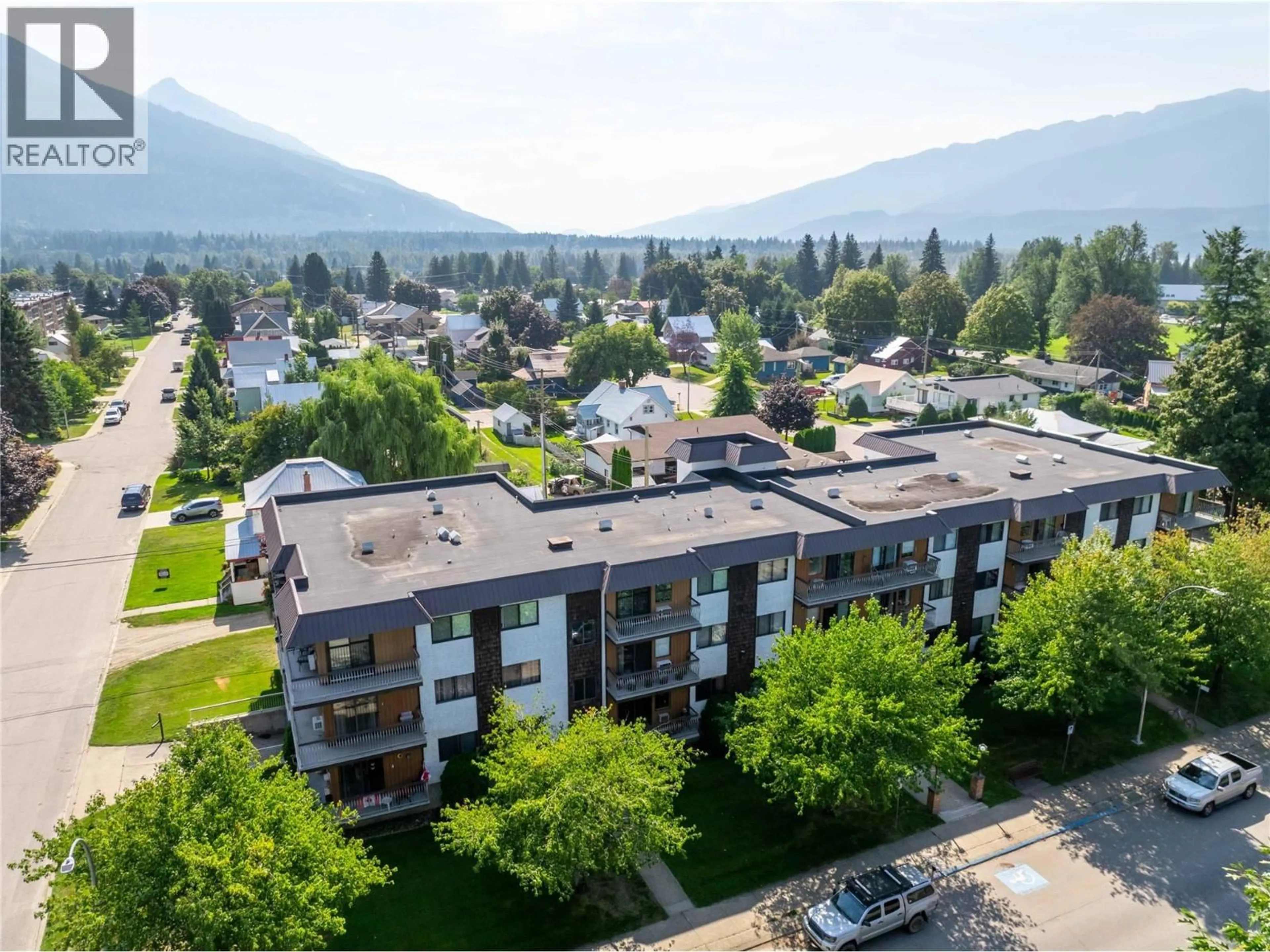 A pic from outside/outdoor area/front of a property/back of a property/a pic from drone, mountain view for 101 - 800 MACKENZIE AVENUE, Revelstoke British Columbia V0E2S0