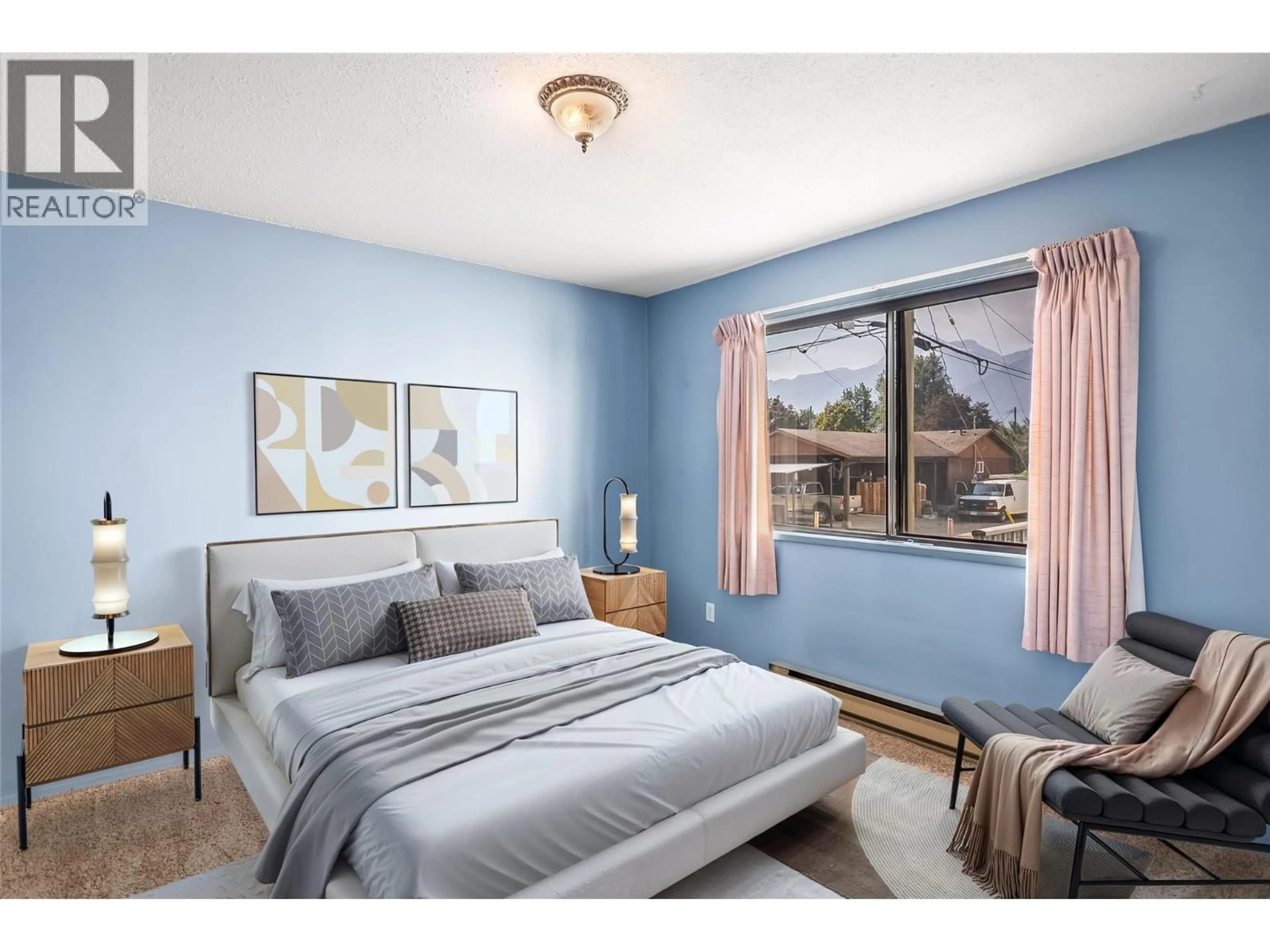 Bedroom with bed, wood/laminate floor for 101 - 800 MACKENZIE AVENUE, Revelstoke British Columbia V0E2S0