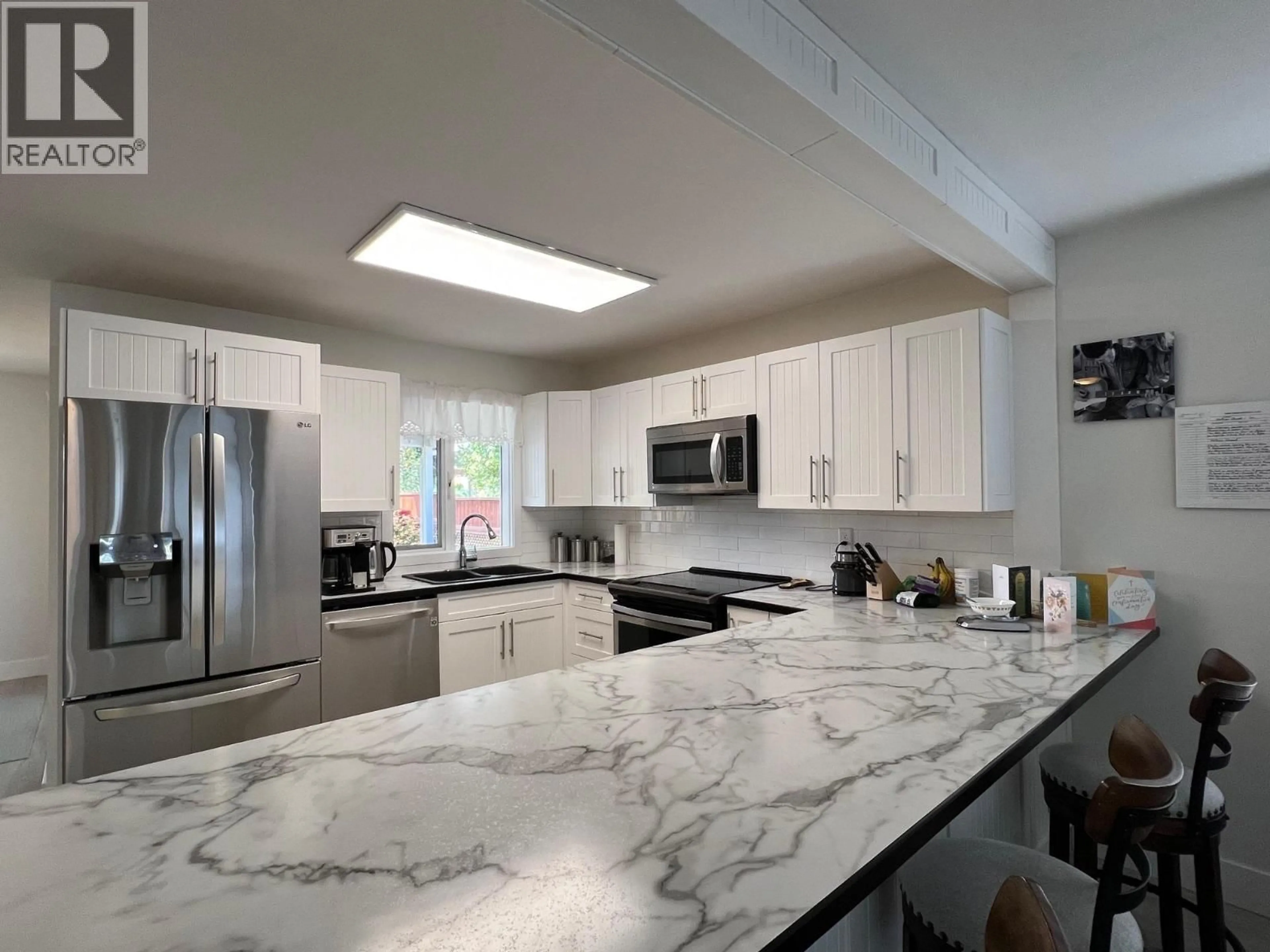 Open concept kitchen, ceramic/tile floor for 821 8TH AVENUE, Vernon British Columbia V1H1Z1